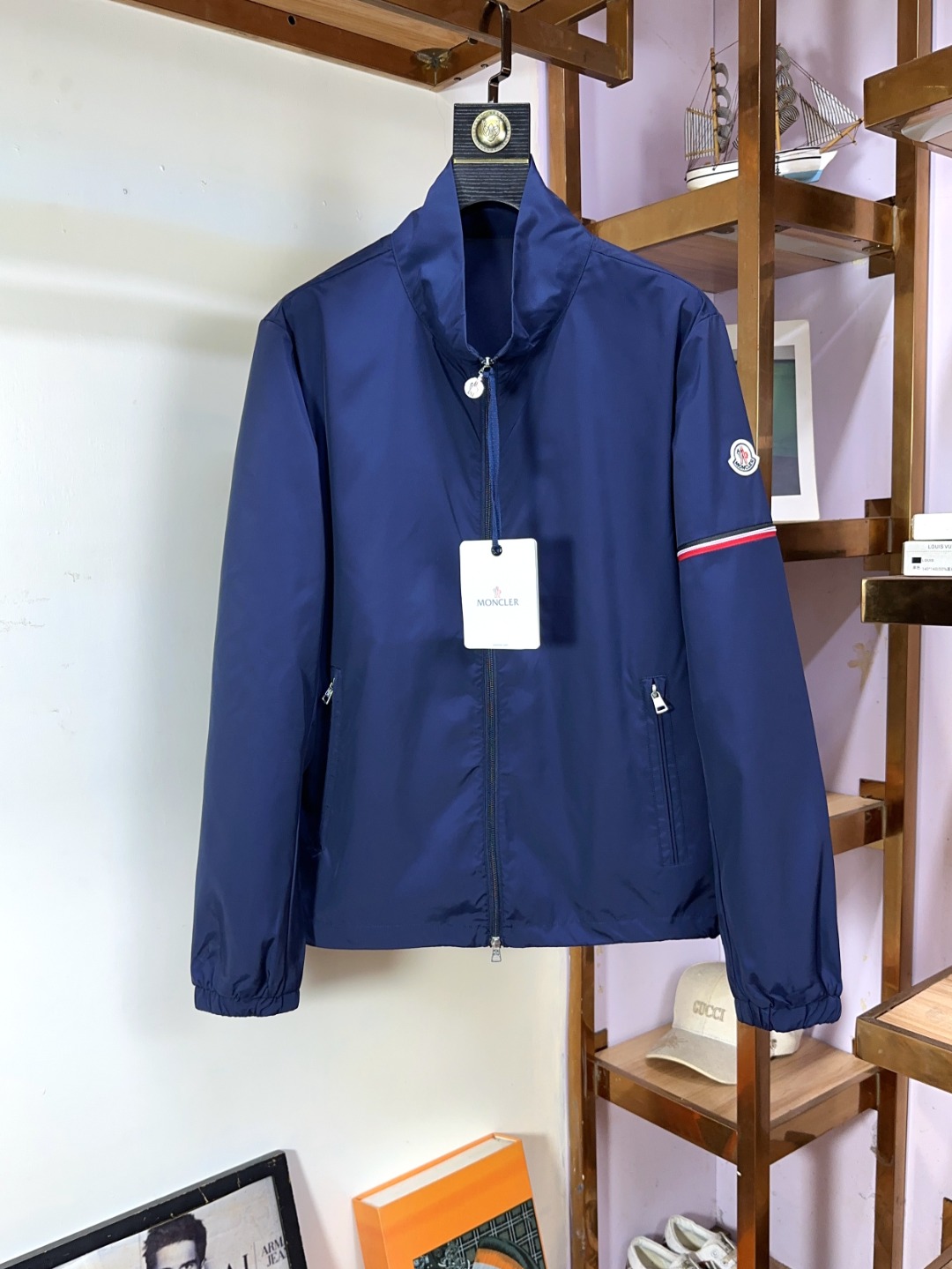 NO:546251,Moncler mask new fashionable high-end men's style, classic jacket recommendation!  Men's jacket, fashionable and casual jacket jacket, high-woven and super delicate high-tech smooth composite fabric material, the texture of the fabric is very high-end and delicate, with a strong sense of class, and the auxiliary materials are all customized to create a brand logo. Business and casual styles are versatile and suitable for all occasions, and anyone can easily control it. Number of codes 1-5 (equivalent to the national code M-3XL), Moncler, jackets & coats, jackets & coats, alexander wang19860909Moncler 蒙口 新款时尚高端男款,经典爆款夹克推荐！男士外套,时尚休闲外套夹克 ,高织超细腻的高科技爽滑复合布材质,面料的质感很高档细腻,档次感强 ,辅料全定制出品牌logo.商务休闲兼备款,款式百搭适合各种场合 ,任何人都可以轻松驾驭.码数1-5码（等同国码M-3XL）,,Moncler,jackets & coats,jackets & coats,alexander wang,Men's clothing