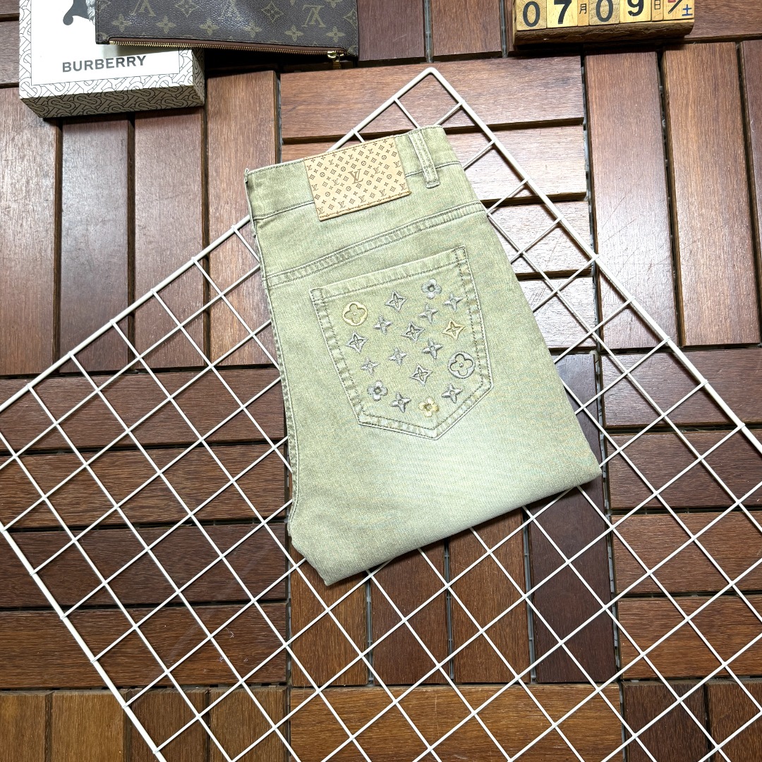 NO:513876,LV Louis Vuitton New style and new products available for sale in counters. The original 1:1 product for physical stores, suitable for all ages. The highest version of imported European fabrics in the market. They are comfortable, soft and skin-friendly. The upper body effect is super fashionable and versatile. They are straight and stylish. They are a must-have in the wardrobe!  Suitable for any occasion Size 29-38, louis vuitton,louis vuitton,jeans,alexander wang19860909LV 路易威登 新款新品 专柜有售 实体店极品牛仔裤专柜原版1:1好货,适合各个年龄段.市场最高版本的欧洲进口面料.舒适柔软亲肤,上身效果超级棒时尚百搭,笔挺有型,衣橱必备！适合任何场合穿着 尺码29-38,,louis vuitton,louis vuitton,jeans,alexander wang,Men's clothing