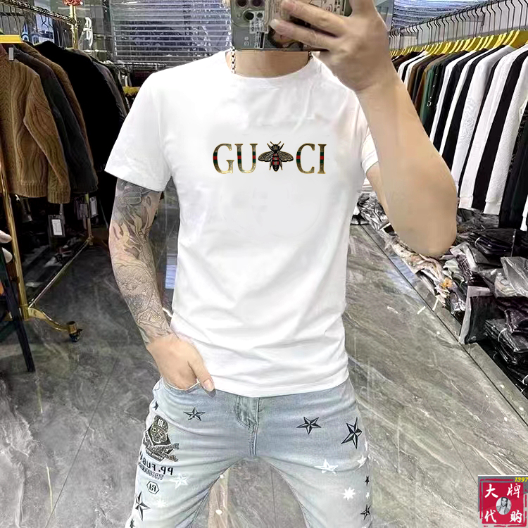 NO:514998,Gucci Fat Brother Gospel Max 4XL wears up to 200 catties top-grade round neck short sleeve high-end custom versatile styles. Anyone can easily control the fabric. Fully customized craftsmanship. The latest logo design of the luxurious classic brand on the chest is very high-end. Those who understand goods must enter!  The style and tailoring are slim styles, which are very exquisite, showing aura and highlighting the exquisiteness of business men. This is the unique feature, the right slim fit, and the upper body effect is very good!  Size M-4XL, gucci, T-shirt, alexander wang19860909Gucci 古奇 胖哥福音最大4XL穿到200斤顶级圆领短袖高级定制百搭款式 任何人都可以轻松驾驭 面料全订制工艺 胸前奢华经典品牌最新logo设计,非常显档次懂货的必须入！版型剪裁属于修身款 非常精致,显气场,又会凸显商务男士的精致,这就是独到之处,恰到好处的修身,上身效果非常赞！尺码M-4XL,,gucci,T-shirt,alexander wang,Men's clothing