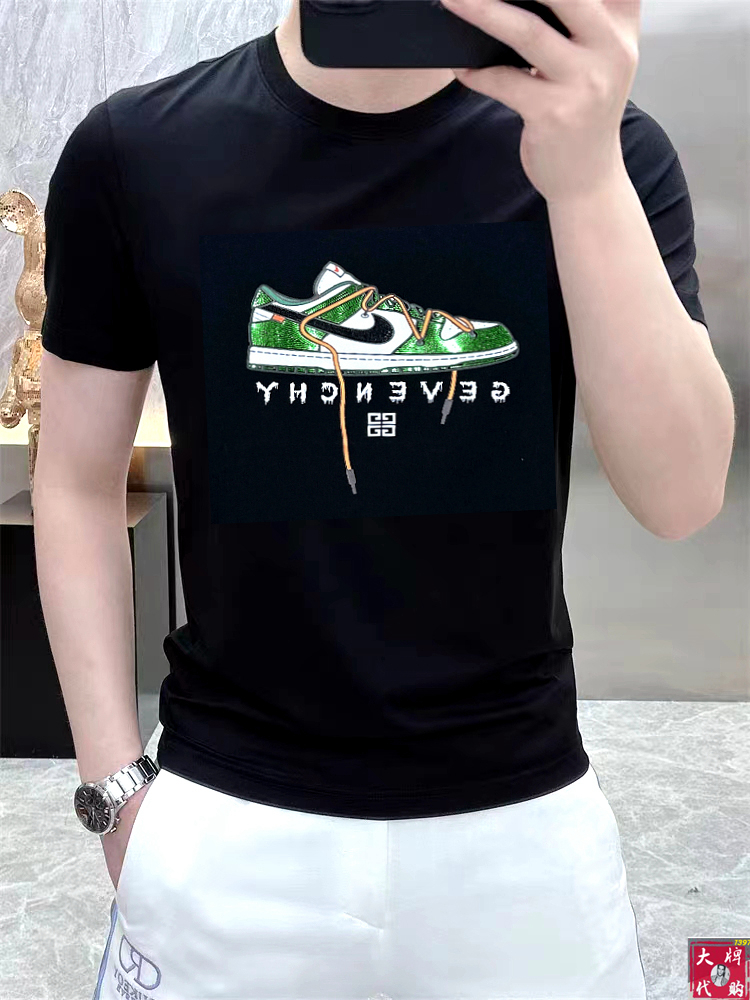 NO:514994,Givenchy Givenchy Fat Brother Gospel Max 4XL wears up to 200 catties top-level round neck short sleeve high-end custom versatile styles. Anyone can easily control the fabric. Fully customized craftsmanship. The latest logo design of the luxurious classic brand on the chest is very high-end. Those who understand goods must enter!  The style and tailoring are slim styles, which are very exquisite, showing aura and highlighting the exquisiteness of business men. This is the unique feature, the right slim fit, and the upper body effect is very good!  Size M-4XL, given , given , given , given , T-shirt, alexander wang19860909Givenchy 纪梵希 胖哥福音最大4XL穿到200斤顶级圆领短袖高级定制百搭款式 任何人都可以轻松驾驭 面料全订制工艺 胸前奢华经典品牌最新logo设计,非常显档次懂货的必须入！版型剪裁属于修身款 非常精致,显气场,又会凸显商务男士的精致,这就是独到之处,恰到好处的修身,上身效果非常赞！尺码M-4XL,,givenchy,givenchy,T-shirt,alexander wang,Men's clothing