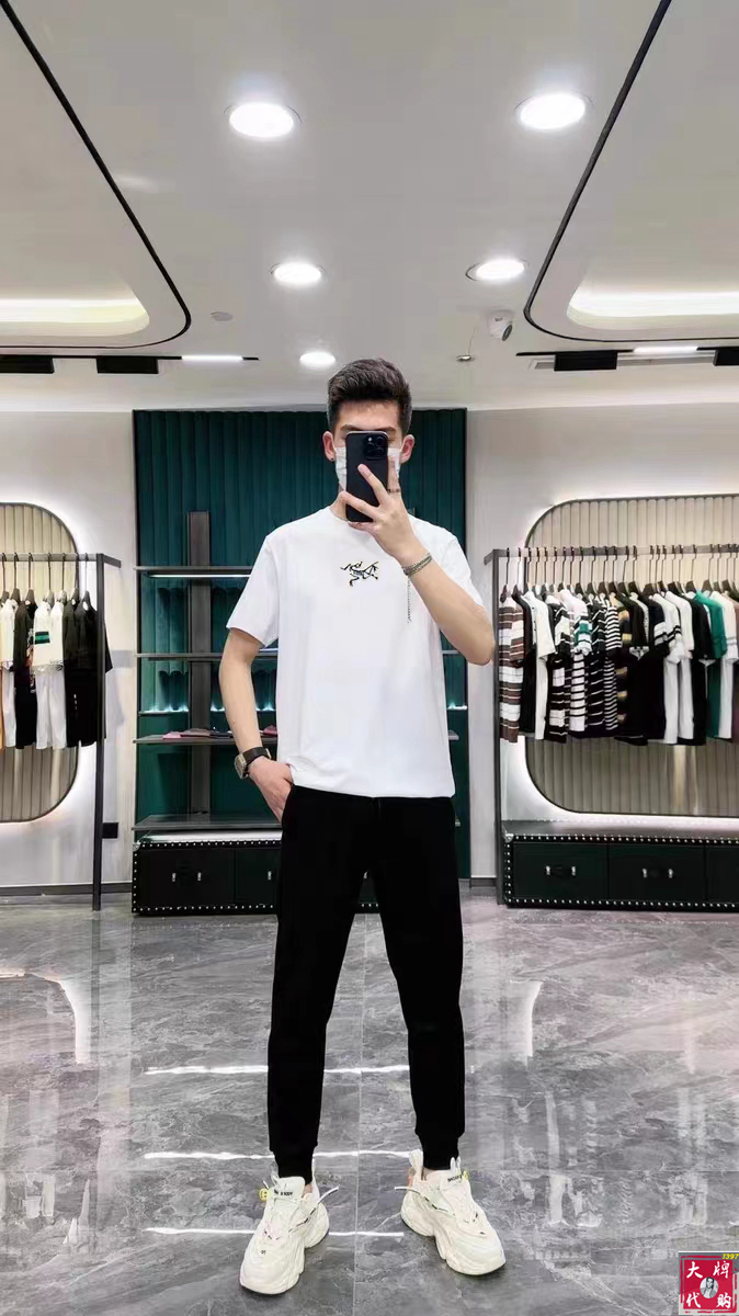 NO:515002,Archaeopteryx, Fat Brother Gospel, the largest 4XL wears to 200 catties, top-grade round neck short sleeves, high-end custom versatile style, anyone can easily control it, full custom fabric craftsmanship, the latest logo design of the luxurious classic brand on the chest, very high-end, those who understand goods must enter!  The style and tailoring are slim styles, which are very exquisite, showing aura and highlighting the exquisiteness of business men. This is the unique feature, the right slim fit, and the upper body effect is very good!  Size M-4XL, arc'teryx, T-shirt, alexander wang19860909始祖鸟 胖哥福音最大4XL穿到200斤顶级圆领短袖高级定制百搭款式 任何人都可以轻松驾驭 面料全订制工艺 胸前奢华经典品牌最新logo设计,非常显档次懂货的必须入！版型剪裁属于修身款 非常精致,显气场,又会凸显商务男士的精致,这就是独到之处,恰到好处的修身,上身效果非常赞！尺码M-4XL,arc'teryx,T-shirt,alexander wang,Men's clothing