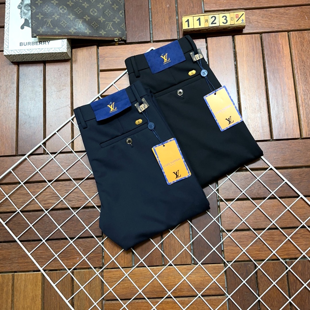 NO:518067,LV Louis Vuitton New style and new products available for sale in counters. The original 1:1 product for physical store top casual pants, suitable for all ages. The highest version of European imported fabrics in the market. They are comfortable, soft and skin-friendly, with super cool and fashionable and versatile, straight and stylish, a must-have for the wardrobe!  Suitable for any occasion Size 30-40, louis vuitton,louis vuitton,alexander wang19860909LV 路易威登 新款新品 专柜有售 实体店极品休闲裤专柜原版1:1好货,适合各个年龄段.市场最高版本的欧洲进口面料.舒适柔软亲肤,上身效果超级棒时尚百搭,笔挺有型,衣橱必备！适合任何场合穿着 尺码30-40,,louis vuitton,louis vuitton,alexander wang,Men's clothing