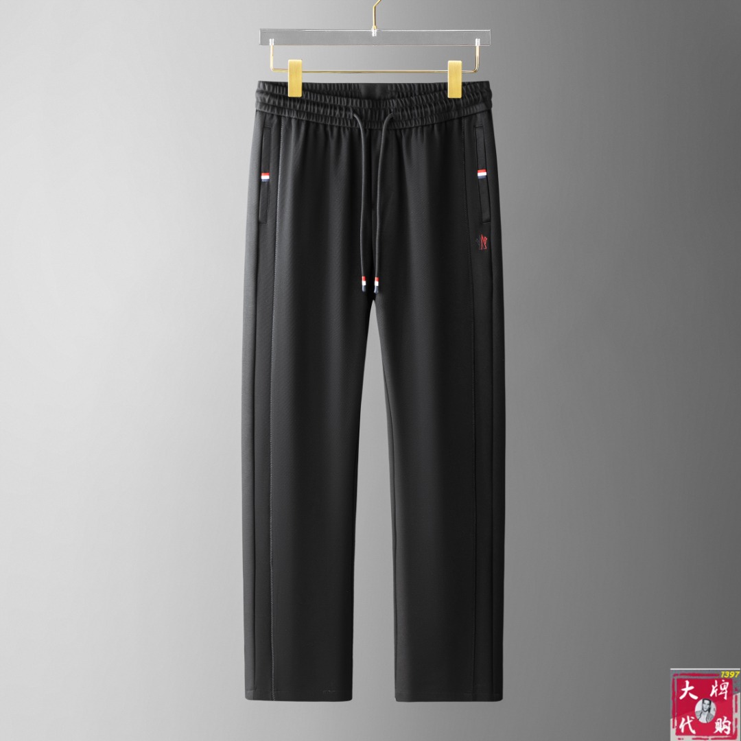 NO:518054,Moncler mask new product. Customized high-quality fashionable casual pants. Super versatile style. Exclusive customization-imported high-end high-density cotton fabric, close and comfortable, super beautiful style, upper body makes the legs look slender, inner and lined, you can attend any occasion, again emphasize that the fabric is very, very classy! First-class workmanship and texture! The details are exquisite and exquisite, and quite ingenious! You deserve it! Number of codes 30-38, Moncler, alexander wang19860909Moncler 蒙口 新品.订制高品质时尚休闲裤.超级百搭款.独家定制-进口高端高密度精棉面料,贴身舒适,超靓版型、上身显腿修长,內里,走线都无可挑剔,任何场合都可出席,再次强调面料非常非常显档次！做工、质感一流！细节精致考究,颇具匠心！ 您值得拥有！码数30-38,,Moncler,alexander wang,Men's clothing