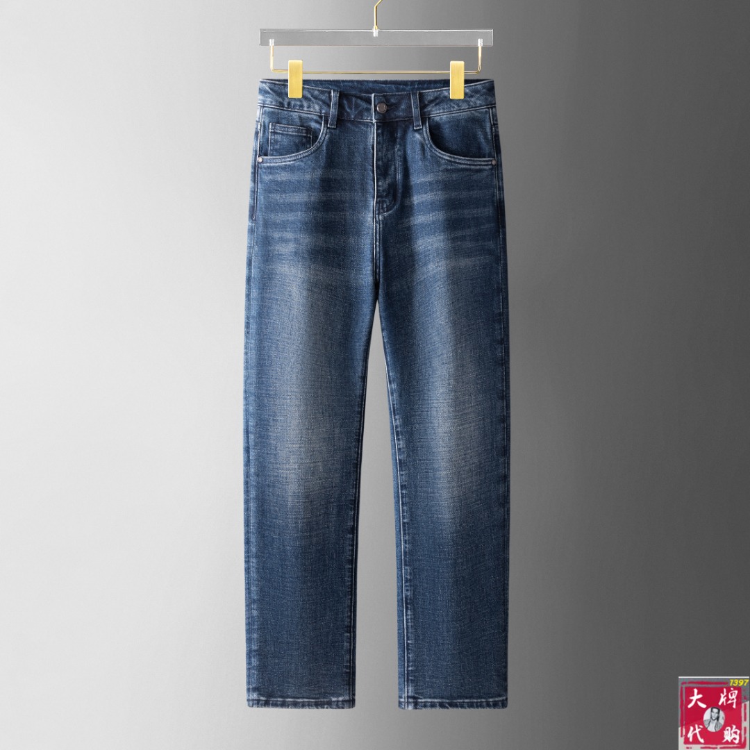 NO:518046,Moncler mask new product. Customized high-quality fashionable jeans. Super versatile style. Exclusive customization-imported high-end high-density cotton fabric, close and comfortable, super beautiful style, upper body makes the legs look slender, inner and lined, you can attend any occasion, again emphasize that the fabric is very, very classy! First-class workmanship and texture! The details are exquisite and exquisite, and quite ingenious! You deserve it! Number of codes 30-38, Moncler, jeans, alexander wang19860909Moncler 蒙口 新品.订制高品质时尚牛仔裤.超级百搭款.独家定制-进口高端高密度精棉面料,贴身舒适,超靓版型、上身显腿修长,內里,走线都无可挑剔,任何场合都可出席,再次强调面料非常非常显档次！做工、质感一流！细节精致考究,颇具匠心！ 您值得拥有！码数30-38,,Moncler,jeans,alexander wang,Men's clothing