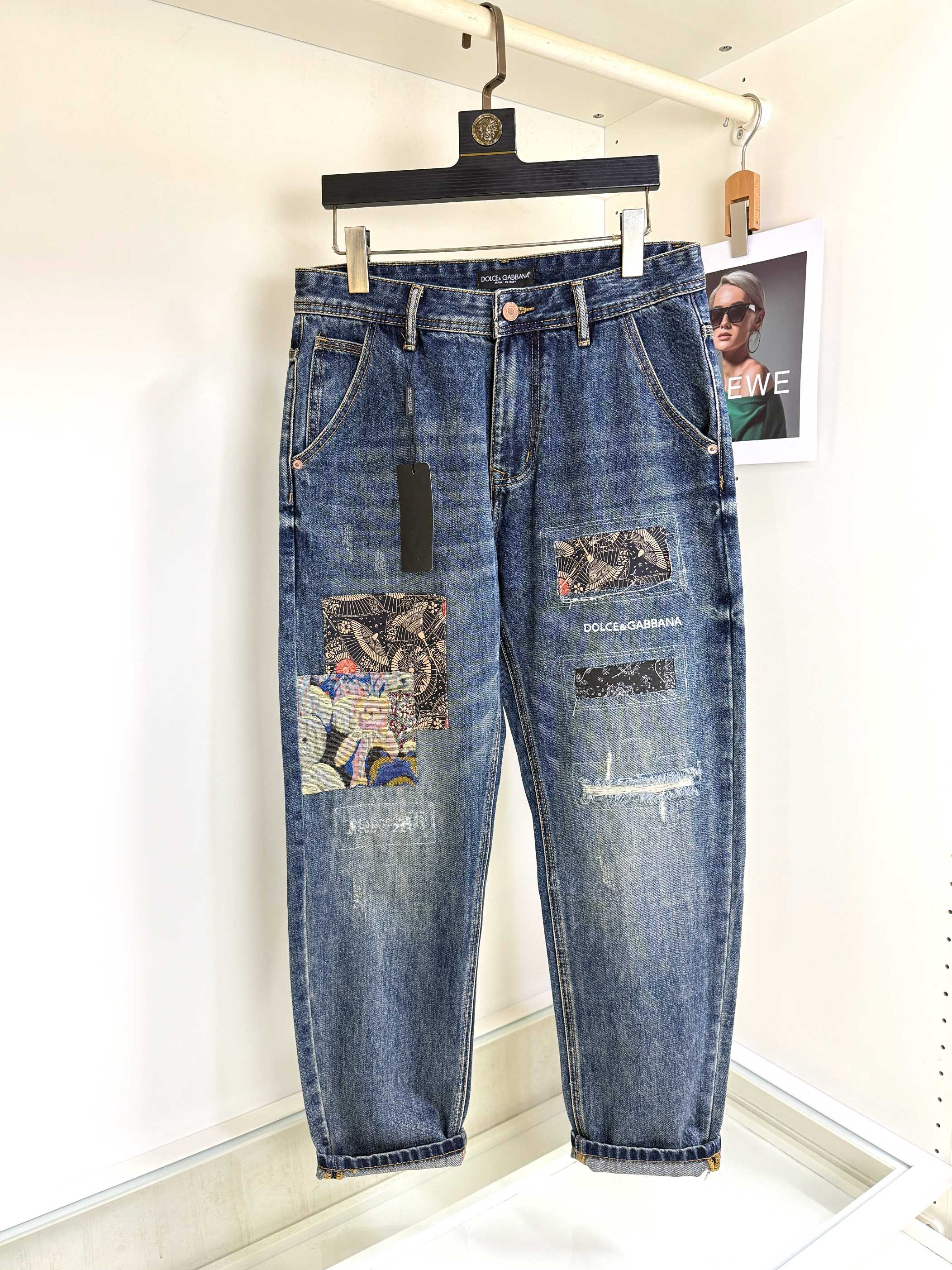 NO:522520,DG Dolce & Gabbana exclusively for new jeans, high-end version!  Customized fabrics for counters are breathable and comfortable, with impeccable details, and the brand element design concept reflects high quality. The feel is delicate and soft!  It is casually cut, with a great upper body style!  29-40, Dolce & Gabbana, jeans, alexander wang19860909DG 杜嘉班纳 独家专供新款牛仔裤,高端版本！专柜定制面料 透气舒适度高,细节无可挑剔,品牌元素设计理念,体现高品质.手感细腻柔软！呈现休闲裁剪,上身版型超赞！码数29-40,,Dolce&Gabbana,jeans,alexander wang,Men's clothing