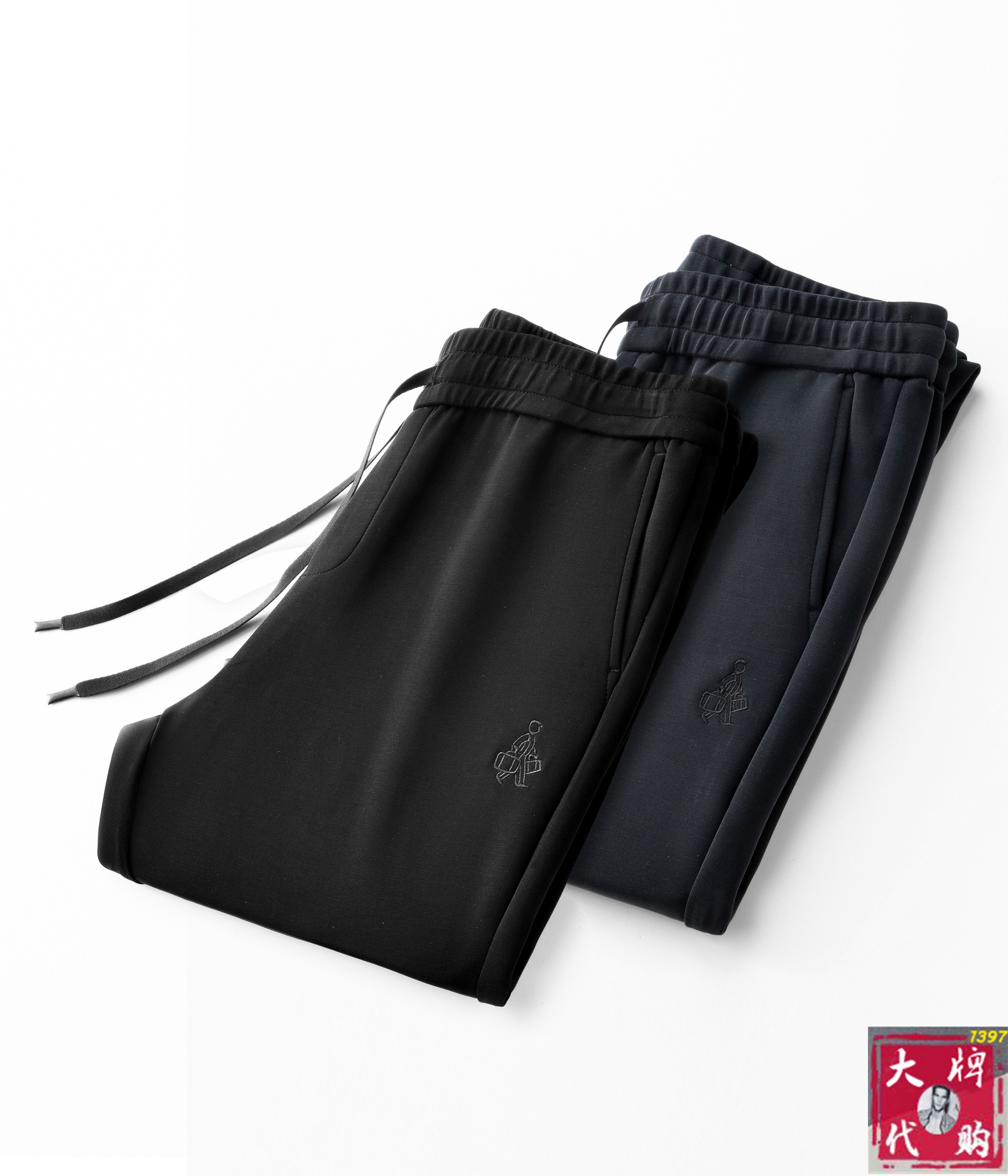 NO:522486,Prada New Product. Customized high-quality, fashionable elastic strap casual pants. Super versatile style. Exclusive customization-imported high-end high-density fine cotton fabric, close and comfortable, super beautiful style, upper body makes the legs look slender, inner and lined, you can attend any occasion, again emphasize that the fabric is very, very classy! First-class workmanship and texture! The details are exquisite and exquisite, and quite ingenious! You deserve it! Number of codes 30-38, prada,alexander wang19860909普拉达 新品.订制高品质时尚松紧带休闲裤.超级百搭款.独家定制-进口高端高密度精棉面料,贴身舒适,超靓版型、上身显腿修长,內里,走线都无可挑剔,任何场合都可出席,再次强调面料非常非常显档次！做工、质感一流！细节精致考究,颇具匠心！ 您值得拥有！码数30-38,,prada,alexander wang,Men's clothing