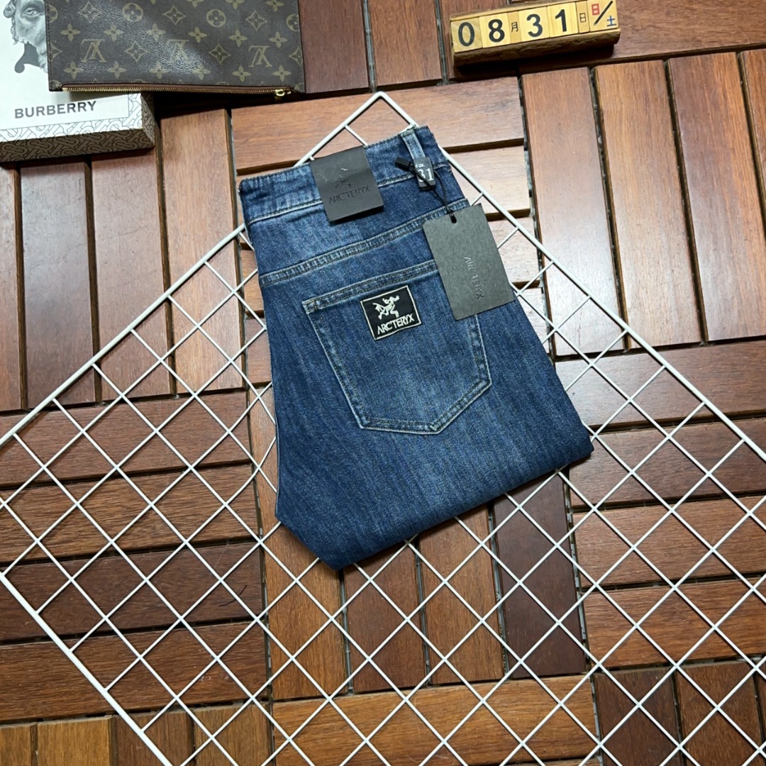 NO:529921,Archaeopteryx New style and new products available for sale in counters. The original 1:1 product for physical stores, suitable for all ages. The highest version of imported European fabrics in the market. They are comfortable, soft and skin-friendly. The upper body effect is super fashionable and versatile. They are straight and stylish. They are a must-have in the wardrobe!  Suitable for any occasion Size 30-40,arc'teryx,jeans,alexander wang19860909始祖鸟 新款新品 专柜有售 实体店极品牛仔裤专柜原版1:1好货,适合各个年龄段.市场最高版本的欧洲进口面料.舒适柔软亲肤,上身效果超级棒时尚百搭,笔挺有型,衣橱必备！适合任何场合穿着 尺码30-40,arc'teryx,jeans,alexander wang,Men's clothing