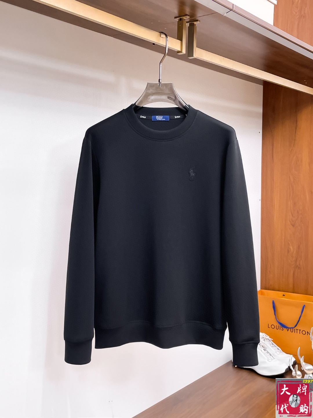 NO:529932,POLO autumn gourmet sweatshirt series new products!  The details are unscrupulous, with a sense of class and luxurious recognition!  It is comfortable and slim when worn. It is lazy and casual, especially pleasing to look at. It is suitable for daily wear~ It feels very comfortable, fashionable and personalized. A super versatile and beautiful sweatshirt!  Code number M-3XL, hoodie, sweatshirts, alexander wang19860909POLO 秋季高克重卫衣系列新品！细节无法挑剔,极具档次感与奢华辨识度！穿上就是舒适自在又显瘦的存在,慵懒而随性,特别耐看,适合日常穿着～ 手感非常舒服 时尚又个性 超级百搭好看的一款卫衣！码数M-3XL,,hoodie,sweatshirts,alexander wang,Men's clothing