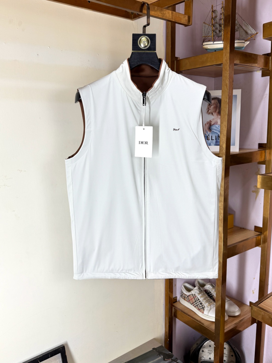 NO:529949,DIOR Autumn and Winter New Style High-quality Double-sided Vests Mainly Promoted Edition Selected Customized Fabrics More High-grade High-density Memory Brushed Lining More Fashionable and Comfortable High-standard Customization The upper body is very stylish, classic and versatile, can be matched with any fashion, super good style, worth recommending!  Code number M-3XL, dior, dior, alexander wang19860909DIOR 迪奥 秋冬新款 高品质双面马甲 主推爆版 臻选定制面料 更高档次 高密度记忆拉丝里料 更加时尚舒适 高标准定制 上身非常有型 经典百搭 任何时装都可以搭配 版型超级好 值得推荐！ 码数M-3XL,,dior,dior,alexander wang,Men's clothing