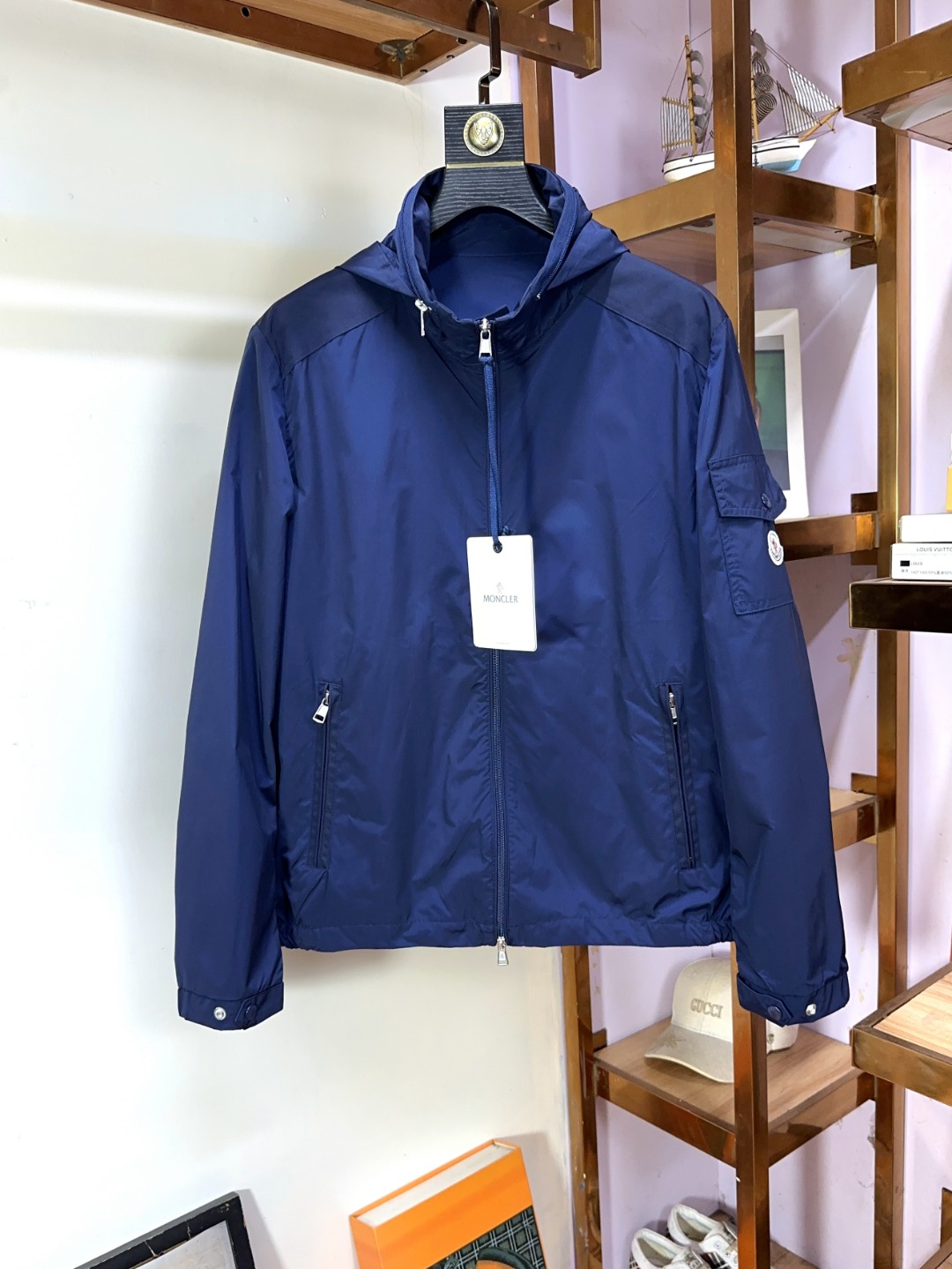 NO:526748,Burberry Top-grade business versatile jackets with high-end custom versatile styles, which can be easily controlled by anyone. The fabric is fully customized craftsmanship, the latest logo design of the luxurious classic brand on the chest, which is very high-end and those who understand goods must enter!  The style and tailoring are slim styles, which are very exquisite, showing aura and highlighting the exquisiteness of business men. This is the unique feature, the right slim fit, and the upper body effect is very good!  Size M-3XL, burberry, burberry, jackets & coats, alexander wang19860909Burberry 巴宝莉 顶级商务百搭外套高级定制百搭款式 任何人都可以轻松驾驭 面料全订制工艺 胸前奢华经典品牌最新logo设计,非常显档次懂货的必须入！版型剪裁属于修身款 非常精致,显气场,又会凸显商务男士的精致,这就是独到之处,恰到好处的修身,上身效果非常赞！尺码M-3XL,,burberry,burberry,jackets & coats,alexander wang,Men's clothing