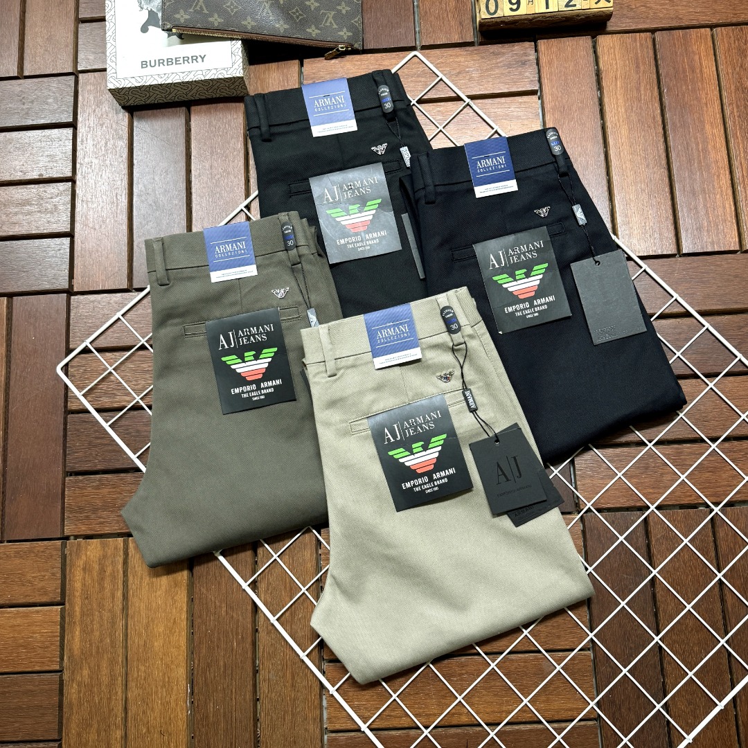 NO:526782,Armani New autumn and winter products available for sale in counters. The original 1:1 product for physical store top casual pants, suitable for all ages. The highest version of European imported fabrics is comfortable, soft and skin-friendly, with super cool and stylish upper body effect, a must-have for wardrobe!  Suitable for any occasion Size 30-40, Armani, Armani, Alexander wang19860909Armani 阿玛尼 秋冬新款新品 专柜有售 实体店极品休闲裤专柜原版1:1好货,适合各个年龄段.市场最高版本的欧洲进口面料.舒适柔软亲肤,上身效果超级棒时尚百搭,笔挺有型,衣橱必备！适合任何场合穿着 尺码30-40,,armani,armani,alexander wang,Men's clothing