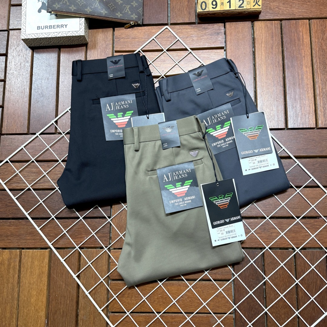 NO:526780,Armani new autumn and winter products are available for sale in counters. The original 1:1 product for physical store top casual pants, suitable for all ages. The highest version of European imported fabrics is comfortable, soft and skin-friendly, with super cool and fashionable and versatile upper body effect, straight and stylish, a must-have for wardrobe!  Suitable for any occasion Size 30-40, Armani, Armani, Alexander wang19860909Armani 阿玛尼秋冬新款新品 专柜有售 实体店极品休闲裤专柜原版1:1好货,适合各个年龄段.市场最高版本的欧洲进口面料.舒适柔软亲肤,上身效果超级棒时尚百搭,笔挺有型,衣橱必备！适合任何场合穿着 尺码30-40,,armani,armani,alexander wang,Men's clothing