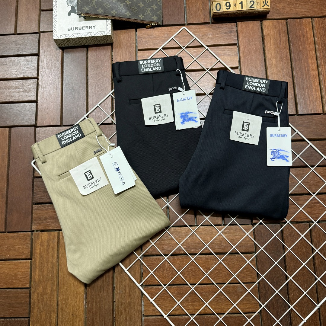 NO:526781,Burberry's new autumn and winter new products are available for sale in the counter. The original 1:1 product for physical store top casual pants, suitable for all ages. The highest version of the imported European fabric in the market is comfortable, soft and skin-friendly, with super cool and fashionable and versatile upper body effect, straight and stylish, a must-have for the wardrobe!  Suitable for any occasion Size 30-40, burberry, burberry, alexander wang19860909Burberry 巴宝莉秋冬新款新品 专柜有售 实体店极品休闲裤专柜原版1:1好货,适合各个年龄段.市场最高版本的欧洲进口面料.舒适柔软亲肤,上身效果超级棒时尚百搭,笔挺有型,衣橱必备！适合任何场合穿着 尺码30-40,,burberry,burberry,alexander wang,Men's clothing