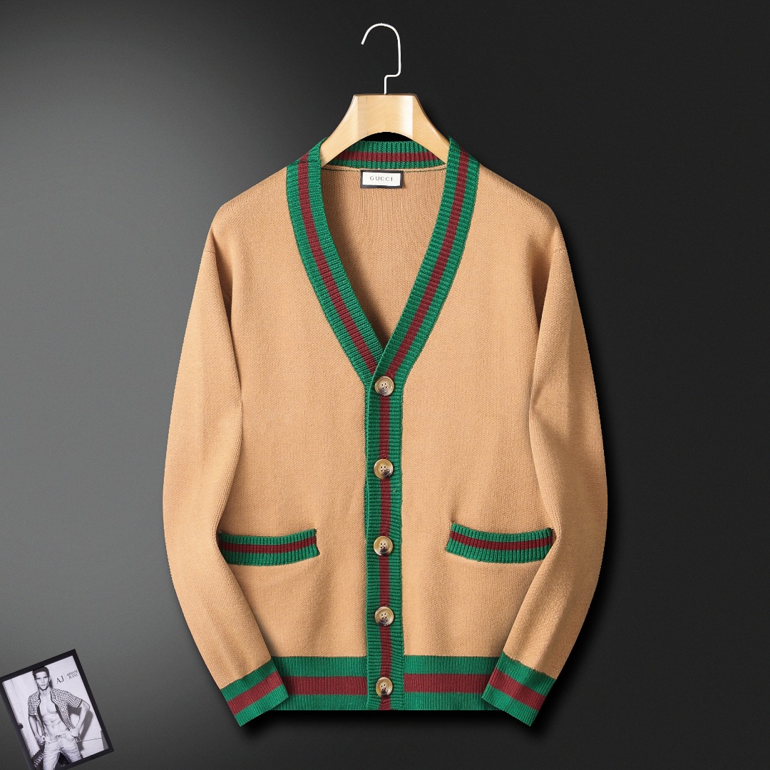 NO:531028,Gucci men's cardigan jacket for autumn and winter. Standard equipment for autumn and winter, simple and not simple wool cardigan!  !  It is completely luxurious. Whether it is worn alone or in the inner wear, the upper body looks good and perfect!  Select high-quality wool blend texture, soft and comfortable feel, and the upper body has a good sense of comfort. Number of sizes M-3XL, gucci, jackets & coats, alexander wang19860909Gucci 古奇 秋冬男士开衫外套.秋冬标配备,型简意不简羊毛开衫！！完全不乏贵气.不管是单穿还是内搭,上身随意搭配都好看,都非常完美！甄选优质羊毛混纺质地,手感柔软舒适,上身有着很好舒适感.码数M-3XL,,gucci,jackets & coats,alexander wang,Men's clothing
