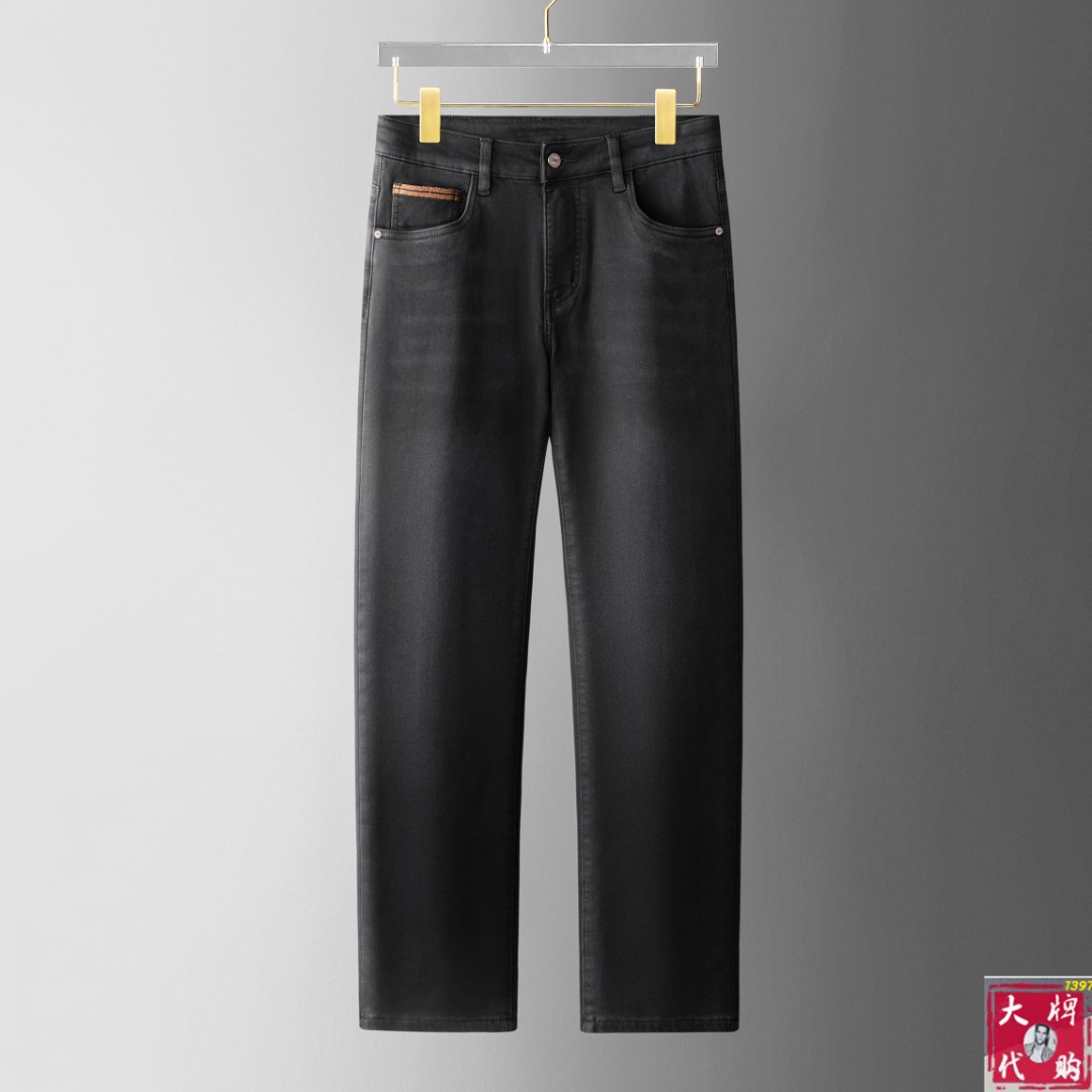 NO:531034,Zegna New product. Customized high-quality fashionable jeans. Super versatile style. Exclusive customization-imported high-end high-density cotton fabric, close and comfortable, super beautiful style, upper body makes the legs look slender, inner and lined, you can attend any occasion, again emphasize that the fabric is very, very classy! First-class workmanship and texture! The details are exquisite and exquisite, and quite ingenious! You deserve it! 30-38, zegna, jeans, alexander wang19860909Zegna 杰尼亚 新品.订制高品质时尚牛仔裤.超级百搭款.独家定制-进口高端高密度精棉面料,贴身舒适,超靓版型、上身显腿修长,內里,走线都无可挑剔,任何场合都可出席,再次强调面料非常非常显档次！做工、质感一流！细节精致考究,颇具匠心！ 您值得拥有！码数30-38,,zegna,jeans,alexander wang,Men's clothing