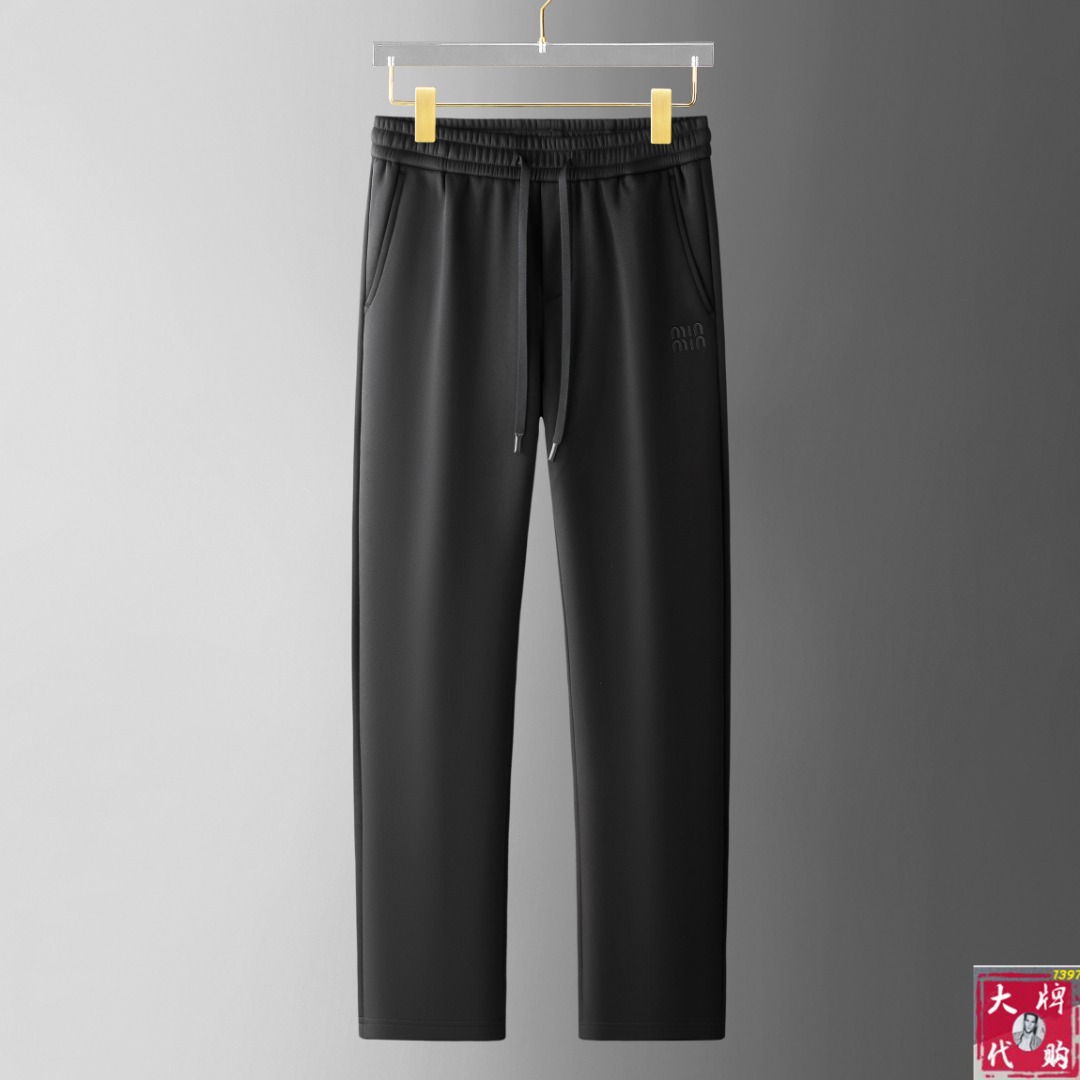 NO:531046,Miumiu new product. Customized high-quality and fashionable elastic casual pants. Super versatile style. Exclusive customization-imported high-end high-density cotton fabric, close and comfortable, super beautiful style, upper body makes the legs look slender, inner and lined, you can attend any occasion, again emphasize that the fabric is very, very classy! First-class workmanship and texture! The details are exquisite and exquisite, and quite ingenious! You deserve it! Number of codes 30-38, miumiu, alexander wang19860909缪缪 Miumiu 新品.订制高品质时尚松紧带休闲裤.超级百搭款.独家定制-进口高端高密度精棉面料,贴身舒适,超靓版型、上身显腿修长,內里,走线都无可挑剔,任何场合都可出席,再次强调面料非常非常显档次！做工、质感一流！细节精致考究,颇具匠心！ 您值得拥有！码数30-38,,miumiu,alexander wang,Men's clothing