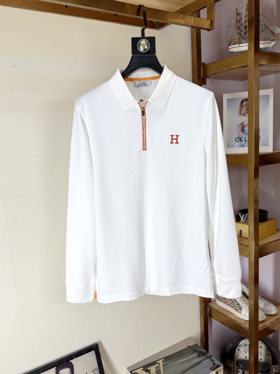 NO:573097,Hermes is exclusively for high-end customization of new original men's Polo long sleeves. High version. Fashionable and versatile. Original imported pure cotton fabric. Logo pattern design on the chest. Super soft and delicate feel. Skin-friendly and comfortable to wear. High-end boutique. The upper body is exquisitely made by the factory. A must-have item for men. Three complete standards. Size M-4XL,,hermes,hermes,alexander wang19860909Hermes 爱马仕 独家专供新款原单男士Polo长袖高端定制 高版本 时尚百搭爆款 原版进口纯棉面料 胸前logo图案设计 手感超柔软细腻 穿着亲肤舒适 高端精品 代工厂精细做上身非常赞 男士必备单品 三标齐全 码数M-4XL,,hermes,hermes,alexander wang,Men's clothing