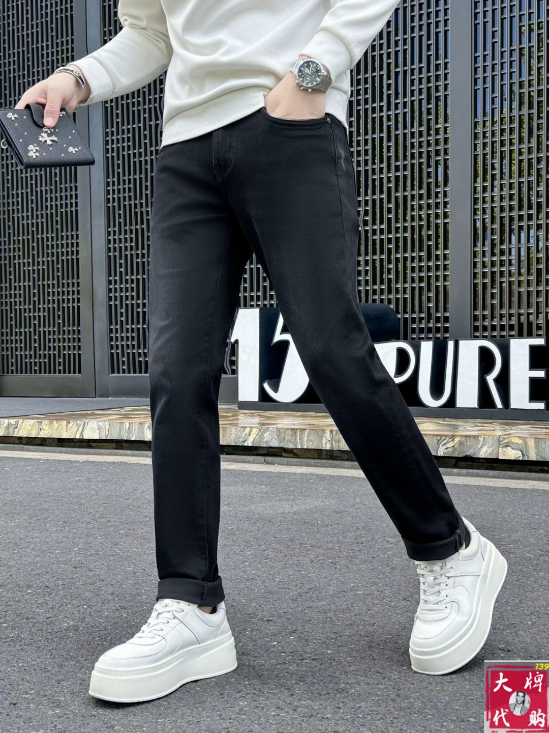 NO:546277,[Miumiu] Men's new high-end casual jeans, simple and atmospheric, simple and fashionable, calm and versatile, comfortable and supportive, a century-old luxury brand, traditional and noble design style of Britain, showing noble temperament to win the favor of countless people. No matter what occasion, it shows luxurious and noble temperament. Use imported custom-made Laiser five-bag casual high-elastic fabric. Top master design. The craftsmanship works are very beautiful, and every detail can show the quality of the big brand. I think such a feature is enough to make people excited. Super versatile basic styles are all worth the price!  Size 29-36 sizes, miumiu, jeans, alexander wang19860909【 Miumiu 缪缪】男士新款高级时装休闲牛仔裤,简洁大气 简约时尚,从容百搭,舒适同款支持,百年奢侈品牌,英伦传统高贵的设计风格,尽显高贵气质赢取无数人的欢心 无论什么场合穿上都尽显奢华、高贵非凡的气质 选用进口定制莱赛尔五袋休闲高弹面料 顶级大师设计 匠心著作实物非常漂亮,每个细节都能彰显大牌的品质感.我觉得这样一条特色足以让人心动.超百搭基本款人手一条,超值性价比！尺码29一36码,,miumiu,jeans,alexander wang,Men's clothing