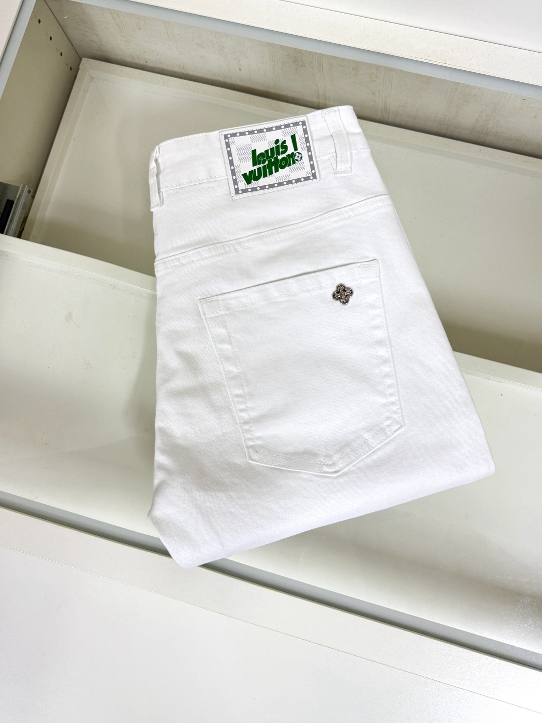 NO:550077,LV Louis Vuitton is coming, new products are available for sale in counters. The original jeans in physical stores are already 1:1 good products for the original products of all ages. The highest version of the imported European fabric in the market is comfortable, soft and skin-friendly, with super cool and fashionable and versatile upper body effect, straight and stylish, a must-have for the wardrobe!  Suitable for any occasion Size 28-38 None 37 Yes 35, louis vuitton,louis vuitton,jeans,alexander wang19860909LV 路易威登 爆款来袭 新款新品 专柜有售 实体店已极品牛仔裤专柜原版1:1好货,适合各个年龄段.市场最高版本的欧洲进口面料.舒适柔软亲肤,上身效果超级棒时尚百搭,笔挺有型,衣橱必备！适合任何场合穿着 尺码28-38 无37 有35,,louis vuitton,louis vuitton,jeans,alexander wang,Men's clothing