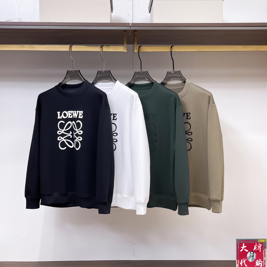 NO:550045,Loewe Loewe Autumn Gouke heavy sweatshirt series new product!  The details are unscrupulous, with a sense of class and luxurious recognition!  It is comfortable and slim when worn. It is lazy and casual, especially pleasing to look at. It is suitable for daily wear~ It feels very comfortable, fashionable and personalized. A super versatile and beautiful sweatshirt!  Code number M-3XL, loewe, loewe, hoodie, sweatshirts, alexander wang19860909Loewe 罗意威 秋季高克重卫衣系列新品！细节无法挑剔,极具档次感与奢华辨识度！穿上就是舒适自在又显瘦的存在,慵懒而随性,特别耐看,适合日常穿着～ 手感非常舒服 时尚又个性 超级百搭好看的一款卫衣！码数M-3XL,,loewe,loewe,hoodie,sweatshirts,alexander wang,Men's clothing