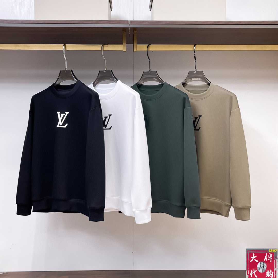 NO:550055,LV Louis Vuitton Fall Gaucasian sweatshirt series new products!  The details are unscrupulous, with a sense of class and luxurious recognition!  It is comfortable and slim when worn. It is lazy and casual, especially pleasing to look at. It is suitable for daily wear~ It feels very comfortable, fashionable and personalized. A super versatile and beautiful sweatshirt!  Code number M-3XL, louis vuitton,louis vuitton,hoodie,sweatshirts,alexander wang19860909LV 路易威登 秋季高克重卫衣系列新品！细节无法挑剔,极具档次感与奢华辨识度！穿上就是舒适自在又显瘦的存在,慵懒而随性,特别耐看,适合日常穿着～ 手感非常舒服 时尚又个性 超级百搭好看的一款卫衣！码数M-3XL,,louis vuitton,louis vuitton,hoodie,sweatshirts,alexander wang,Men's clothing
