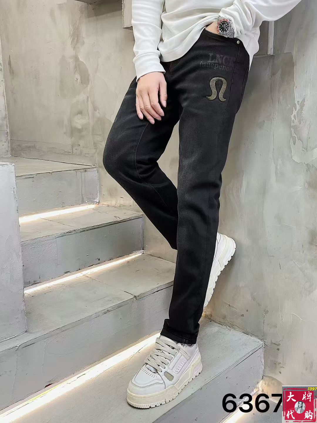 NO:550018,LULU men's jeans, original factory, original fabric, original wash water!  Imported original washed elastic fabric, complicated handicraft superposition, any washing process will turn into a completely different color effect if you stay for a few seconds longer, so it is more precious, especially durable and taste-resistant... Use the best elastic texture of tannin, genuine leather labels, high-end metal accessories... to create a unique and original jeans style!  Original hardware accessories, super correct fit, comfortable and breathable, extremely high grade, counter quality, handsome upper body. Size 29-38,,jeans,alexander wang19860909LULU 男士牛仔裤原厂原布原洗水！进口原版水洗弹力面料,复杂的手工艺叠加,任何一个洗水环节多停留几秒都会变成完全不一样的颜色效果,所以越加珍贵,特别持久、耐味…… 选用上乘的丹宁弹力质感,真皮皮牌、高定的金属辅料……打造出独特及原创的牛仔裤款型！原版五金辅料,版型超正,舒适透气,档次极高,专柜品质,上身帅气十足.码数29-38,,jeans,alexander wang,Men's clothing