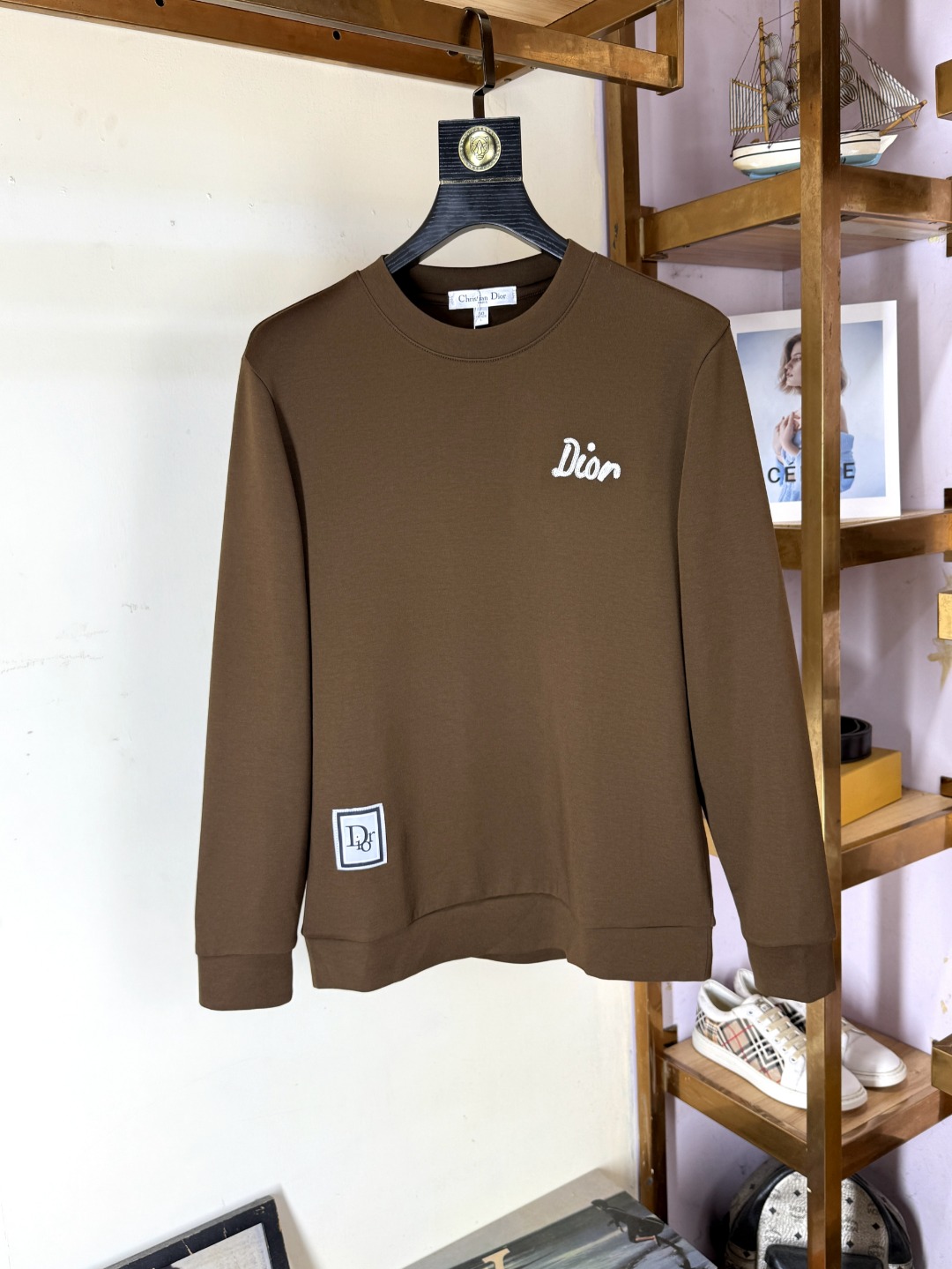 NO:550118,DIOR Autumn new products, long-sleeved sweatshirts, classic logo design, versatile models, released simultaneously on the official website. Customized fabrics are soft and delicate, with a high skin-friendly feel, perfectly interpreting the brand's fashion trend!  Men’s wardrobe are indispensable, and they are low-key designs and must-haves. Dears, please buy them quickly!  Code number M-4XL, dior, dior, hoodie, sweatshirts, alexander wang19860909DIOR 迪奥 秋季新品 长袖卫衣,经典Logo设计,百搭款 官网同步发售 定制面料,柔软细腻,亲肤感极高,完美诠释出品牌的时尚潮流！男人的衣柜都少不了基础 是低调的设计 必备款,亲们赶紧入手！码数M-4XL,,dior,dior,hoodie,sweatshirts,alexander wang,Men's clothing