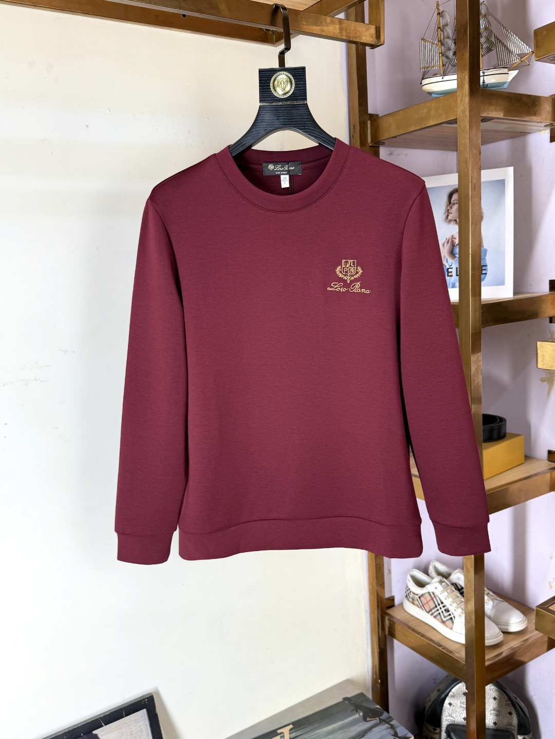 NO:550116,LP Noyou Pianya, new autumn products, long-sleeved sweatshirt, classic logo design, versatile models, released simultaneously on the official website. Customized fabrics are soft and delicate, with a high skin-friendly feel, perfectly interpreting the brand's fashion trend!  Men’s wardrobe are indispensable, and they are low-key designs and must-haves. Dears, please buy them quickly!  Code number M-4XL, loro piana, hoodie, sweatshirts, alexander wang19860909LP 诺悠翩雅 秋季新品 长袖卫衣,经典Logo设计,百搭款 官网同步发售 定制面料,柔软细腻,亲肤感极高,完美诠释出品牌的时尚潮流！男人的衣柜都少不了基础 是低调的设计 必备款,亲们赶紧入手！码数M-4XL,,loro piana,hoodie,sweatshirts,alexander wang,Men's clothing