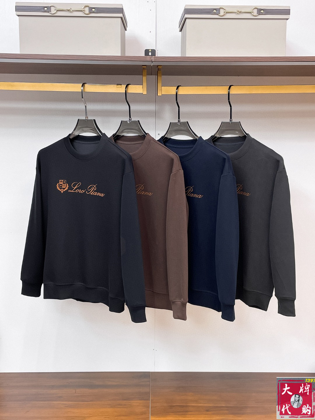 NO:571118,LP loro piana autumn high weight sweatshirt, 360g vertical grain textured fabric is exquisite and delicate. The fabric is stiff, anti-wrinkle and wear-resistant, moisture-absorbent, quick-drying and breathable, neat and stylish. Size M- 3XL,,loro piana,hoodie,sweatshirts,alexander wang19860909LP 诺悠翩雅秋季高克重卫衣、360克竖纹纹理面料精致细腻.面料挺括抗皱耐磨,吸湿速干透气,利落有型 码数 M- 3XL,,loro piana,hoodie,sweatshirts,alexander wang,Men's clothing