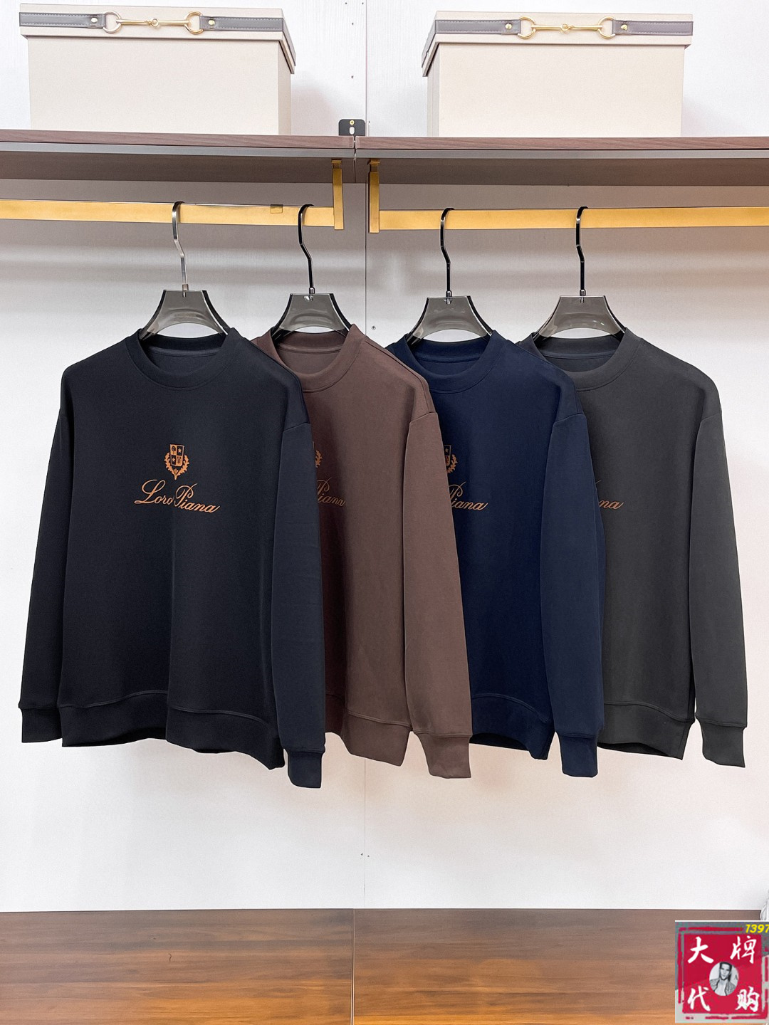 NO:571133,LP Loro Piana Autumn high-weight sweatshirt, 360g vertical grain textured fabric is exquisite and delicate. The fabric is stiff, anti-wrinkle and wear-resistant, moisture-absorbent, quick-drying and breathable, neat and stylish. Size M- 3XL,,loro piana,hoodie,sweatshirts,alexander wang19860909LP 诺悠翩雅 秋季高克重卫衣、360克竖纹纹理面料精致细腻.面料挺括抗皱耐磨,吸湿速干透气,利落有型 码数 M- 3XL,,loro piana,hoodie,sweatshirts,alexander wang,Men's clothing