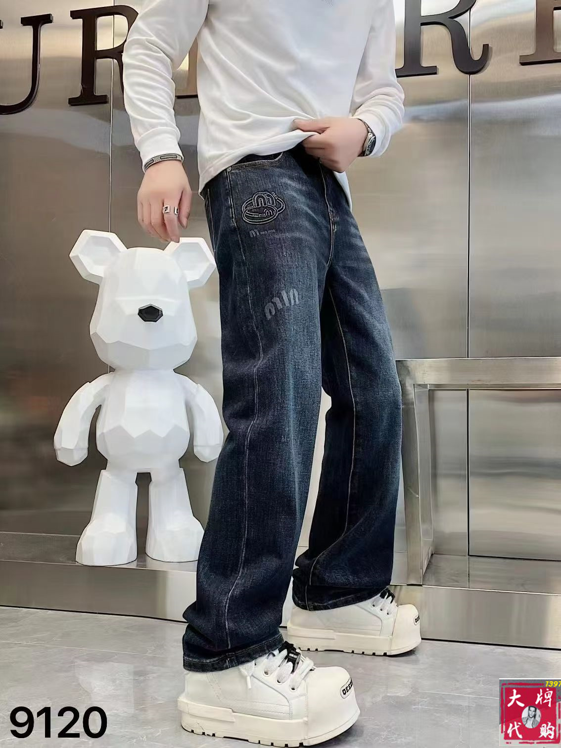 NO:573060,miumiu men's jeans, original factory, original fabric, original wash!  Imported original washed elastic fabric, complicated handicraft superposition, any washing process will turn into a completely different color effect if you stay for a few seconds longer, so it is more precious, especially durable and taste-resistant... Use the best elastic texture of tannin, genuine leather labels, high-end metal accessories... to create a unique and original jeans style!  Original hardware accessories, super correct fit, comfortable and breathable, extremely high grade, counter quality, handsome upper body. Size 29-38,,miumiu,jeans,alexander wang19860909miumiu 缪缪 男士牛仔裤原厂原布原洗水！进口原版水洗弹力面料,复杂的手工艺叠加,任何一个洗水环节多停留几秒都会变成完全不一样的颜色效果,所以越加珍贵,特别持久、耐味…… 选用上乘的丹宁弹力质感,真皮皮牌、高定的金属辅料……打造出独特及原创的牛仔裤款型！原版五金辅料,版型超正,舒适透气,档次极高,专柜品质,上身帅气十足. 码数29-38,,miumiu,jeans,alexander wang,Men's clothing