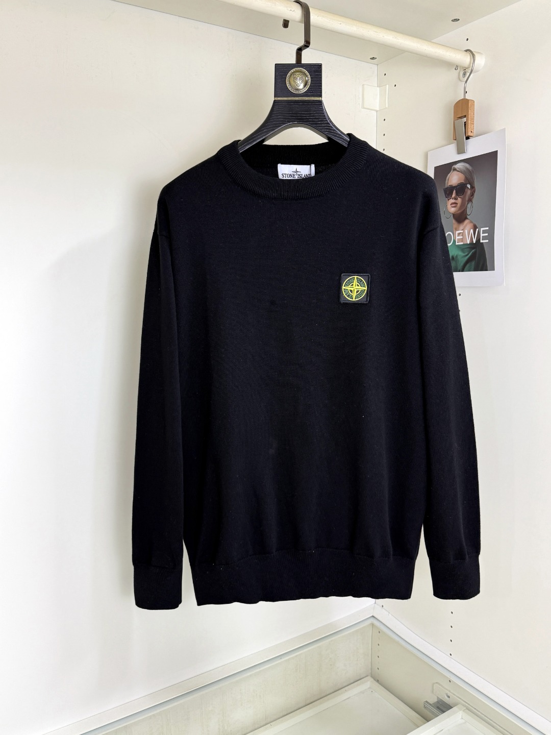 NO:601061,Stone Island's new wool blended long-sleeved crew neck sweater, high-end version!  Custom-made fabrics at the counter are highly breathable and comfortable, with impeccable details and brand element design concepts, reflecting high quality. It feels delicate and soft!  It presents a casual cut and the upper body shape is awesome!  Size S-XL,,sweaters,alexander wang19860909石头岛 新款 羊毛混纺长袖圆领毛衣羊毛衫 ,高端版本！专柜定制面料 透气舒适度高,细节无可挑剔,品牌元素设计理念,体现高品质.手感细腻柔软！呈现休闲裁剪,上身版型超赞！码数S-XL,,sweaters,alexander wang,Men's clothing