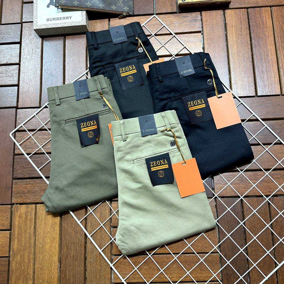 NO:609079,Zegna Zegna's new autumn and winter products are available at counters. The best casual trousers counter in physical stores are original 1:1 goods, suitable for all ages. The highest version of European imported fabrics on the market. Comfortable, soft and skin-friendly, and the upper body effect is super. Fashionable and versatile, upright and stylish, a wardrobe must-have. Suitable for any occasion. Size 30-40,,zegna,alexander wang19860909Zegna 杰尼亚秋冬新款新品 专柜有售 实体店极品休闲西裤专柜原版1:1好货,适合各个年龄段.市场最高版本的欧洲进口面料.舒适柔软亲肤,上身效果超级棒时尚百搭,笔挺有型,衣橱必备.适合任何场合穿着 尺码30-40,,zegna,alexander wang,Men's clothing