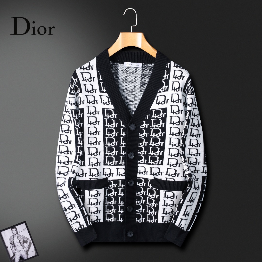 NO:690564,DIOR Dior 2025 new fashion cardigan sweater, high version and high version. Wool blended material, skin-friendly, not stuck, no pilling, soft to the touch, super comfortable, fashionable and personalized. Super versatile and good-looking V-neck sweater. Very suitable for both men and women. Must-have style. Size M-3XL (five sizes),, dior, dior, sweaters,19860909DIOR 迪奥 2025新款时尚开衫毛衣 高版本高版本 羊毛混纺材质,亲肤不扎身,不起球、 手感很柔软、超级舒服 时尚又个性 超级百搭好看的V领毛衣 男女都非常合适 人手必备款 码数M-3XL（五个尺码）,,dior,dior,sweaters,,Men's clothing