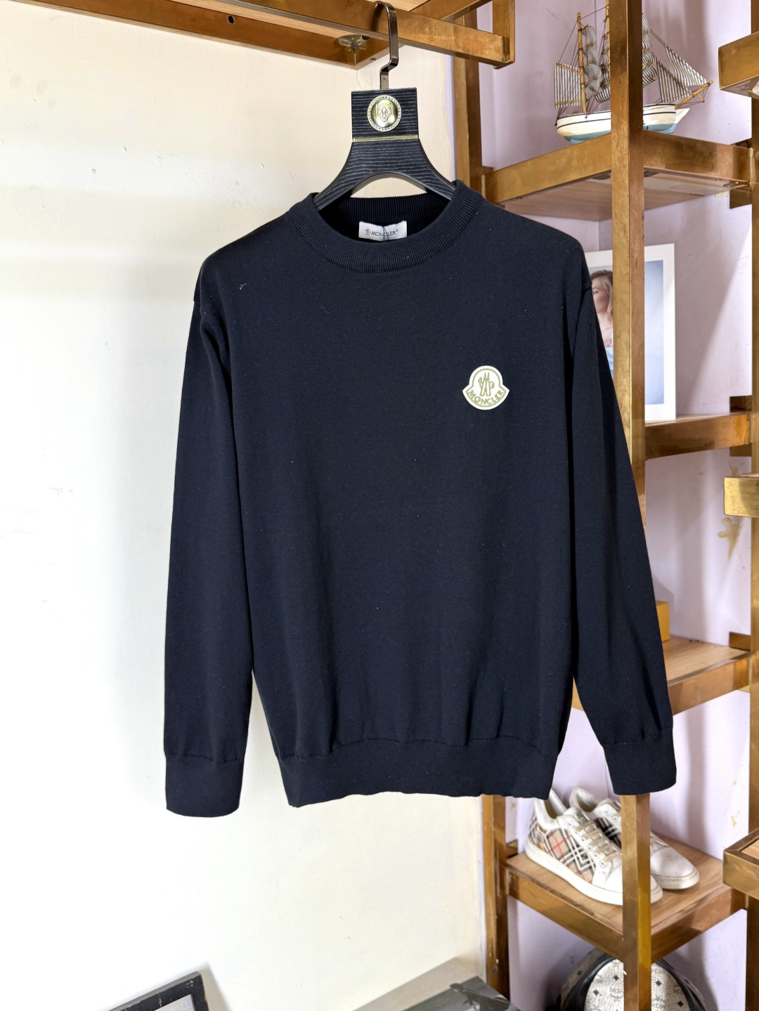 NO:684610,Moncler Men's Men's Men's Men's Sweater in Autumn and Winter is very stunning. The wool blended fabric supplied by customers has excellent breathability and warmth. Even if it is worn close to the body, it will not feel prickly. The comfort level is definitely beyond your imagination. You will understand when you get the actual product!  !  !  Size S-XL,,Moncler,sweaters,19860909Moncler 蒙口 秋冬男士毛衣,十分惊艳,客供羊毛混纺面料 拥有优越的透气性与保暖性,即便是贴身穿着也不会有扎刺感可言,舒适程度绝对超乎你的想象,实物到手你就会懂得！！！码数S-XL,,Moncler,sweaters,,Men's clothing