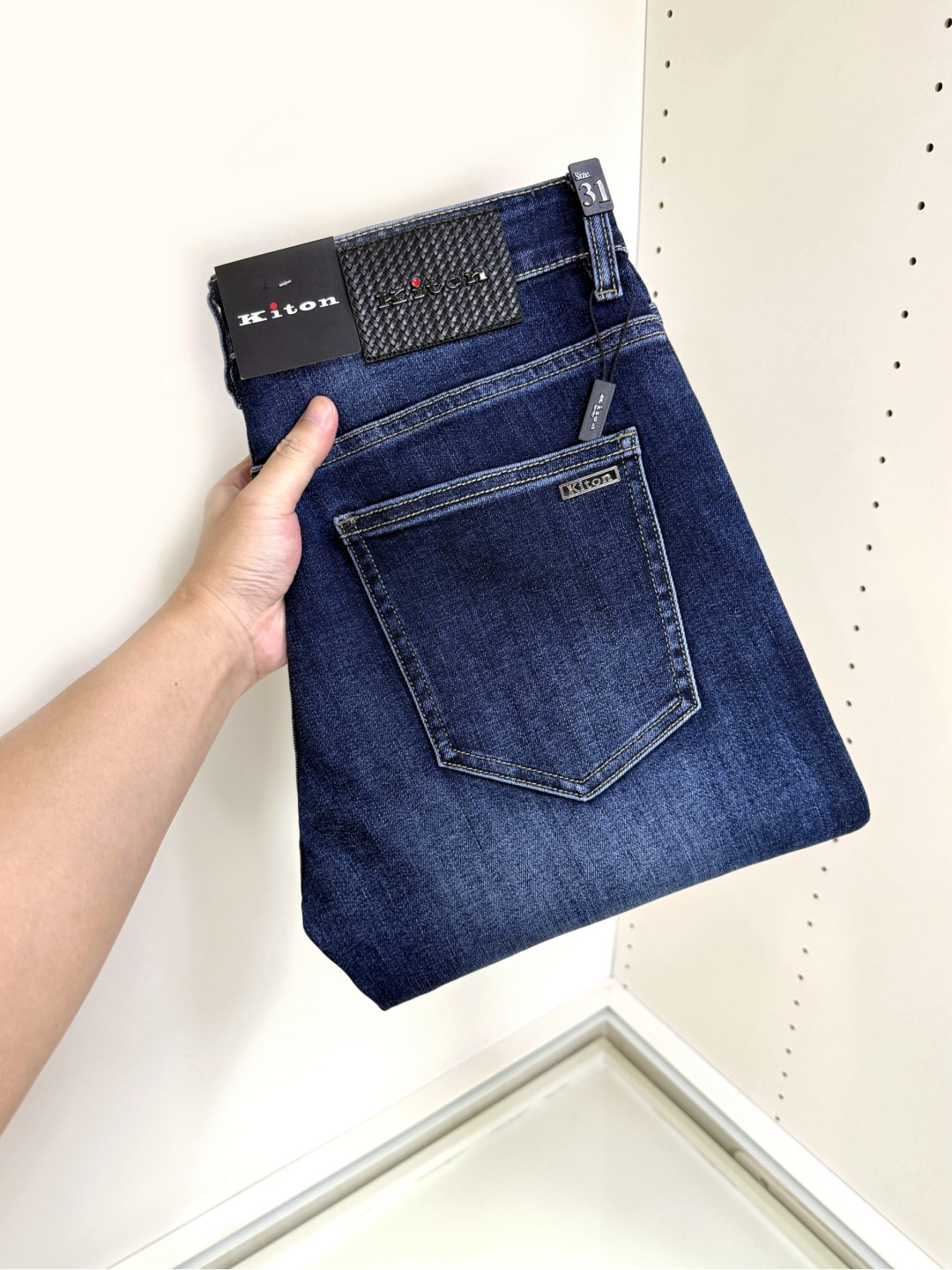 NO:622319,Kiton's hottest new products are coming. New products are available at counters. The best jeans counters have original 1:1 goods in physical stores, suitable for all ages. The highest version of European imported fabrics on the market. Comfortable, soft and skin-friendly, with super upper body effects. Fashionable and versatile, straight and stylish, a wardrobe must-have!  Suitable for any occasion, sizes 30-38,,jeans,alexander wang19860909kiton 爆款来袭 新款新品 专柜有售 实体店已极品牛仔裤专柜原版1:1好货,适合各个年龄段.市场最高版本的欧洲进口面料.舒适柔软亲肤,上身效果超级棒时尚百搭,笔挺有型,衣橱必备！适合任何场合穿着 尺码30-38,,jeans,alexander wang,Men's clothing