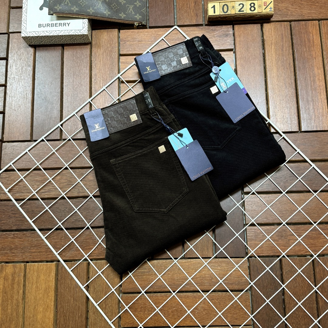NO:681403,LV Louis Vuitton's hard-working physical store's top-quality casual pants counter is an original 1:1 good product, suitable for all ages. The highest version of European imported fabrics on the market. Comfortable, soft and skin-friendly, the upper body effect is superb, fashionable and versatile, straight and stylish, a wardrobe must-have!  Suitable for any occasion, sizes 30-40,,louis vuitton,louis vuitton,19860909LV 路易威登 辛苦实体店极品休闲裤专柜原版1:1好货,适合各个年龄段.市场最高版本的欧洲进口面料.舒适柔软亲肤,上身效果超级棒时尚百搭,笔挺有型,衣橱必备！适合任何场合穿着 尺码30-40,,louis vuitton,louis vuitton,,Men's clothing