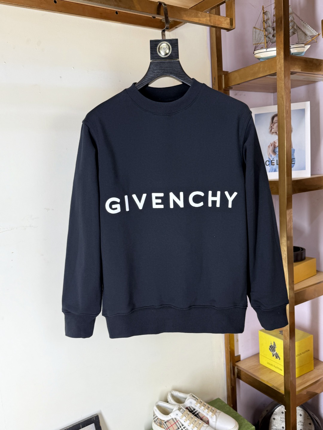 NO:626945,Givenchy crew neck sweatshirt, the latest and highest version with exquisite craftsmanship, the highest quality counter original pullover, top production technology imported fabrics, counter quality heavy embroidery design, imported high-end custom fabrics, imported silk threads with first-class feel!  The same styles for men and women are on sale on the official website!  Three complete standards, sizes S-XL,,givenchy,givenchy,hoodie,sweatshirts,alexander wang19860909Givenchy 纪梵希 圆领卫衣 最新最顶级版本精美工艺,最顶级的品质专柜原单套头衫,顶级制作工艺进口面料,专柜品质重工刺绣设计,采用进口高端订制面料,进口丝线手感一流！男女同款官网在售！三标齐全 码数S-XL,,givenchy,givenchy,hoodie,sweatshirts,alexander wang,Men's clothing