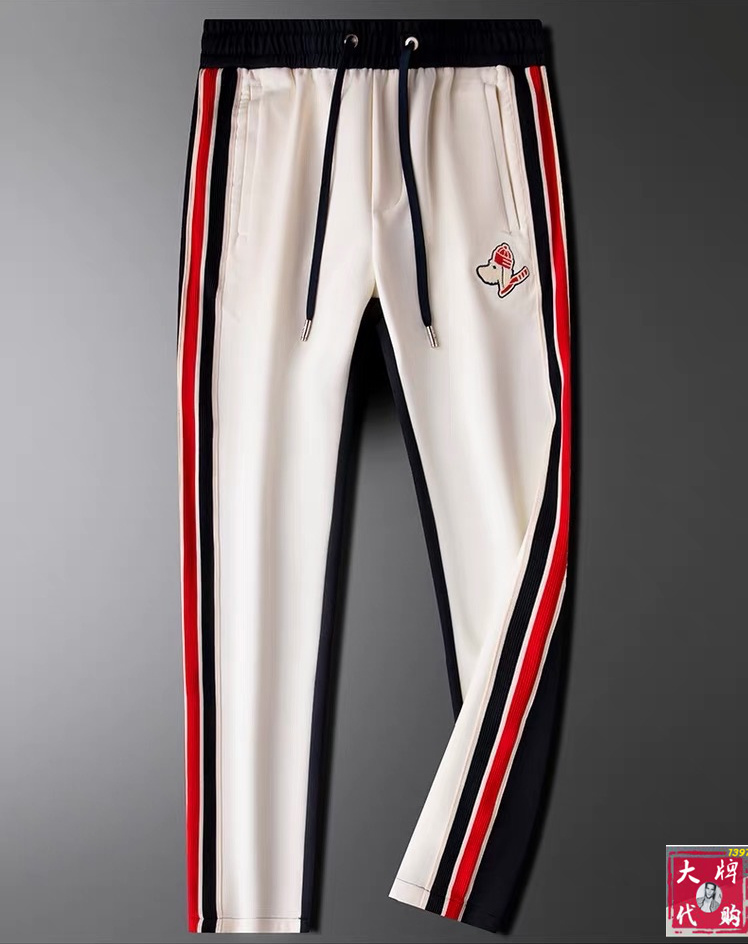 NO:601057,[TB] Autumn and winter new style, new taste and value sharing, popular casual pants, very comfortable to wear, low-key yet luxurious, very classy to wear, and the style and cut of the pants need no introduction. The upper body is exquisite and vivid. Really first-class and top-quality materials. Really palace-level casual pants, using Turkish cotton to produce the most famous denim fabric. The quality is outstanding, and the pants are very soft after heavy washing!  The straight-leg version is not picky and the upper body is absolutely stylish. The expert design is extremely luxurious.  29-40,,alexander wang19860909【TB】 秋冬季新款 全新品味与价值共享 爆款休闲裤 身穿着非常舒适 低调不失奢华 穿出去非常有档次,裤型款式和裁剪亦无需多言 上身精致跃然.真正一等一顶级质料 真正殿堂级的休闲裤,选用土耳其的棉花 生产出最有名的单宁布 品质卓然,经过重水洗使得裤子很柔软！直脚的版型 不挑人 上身绝对的有型 达人设计 极度奢华．29-40,,alexander wang,Men's clothing