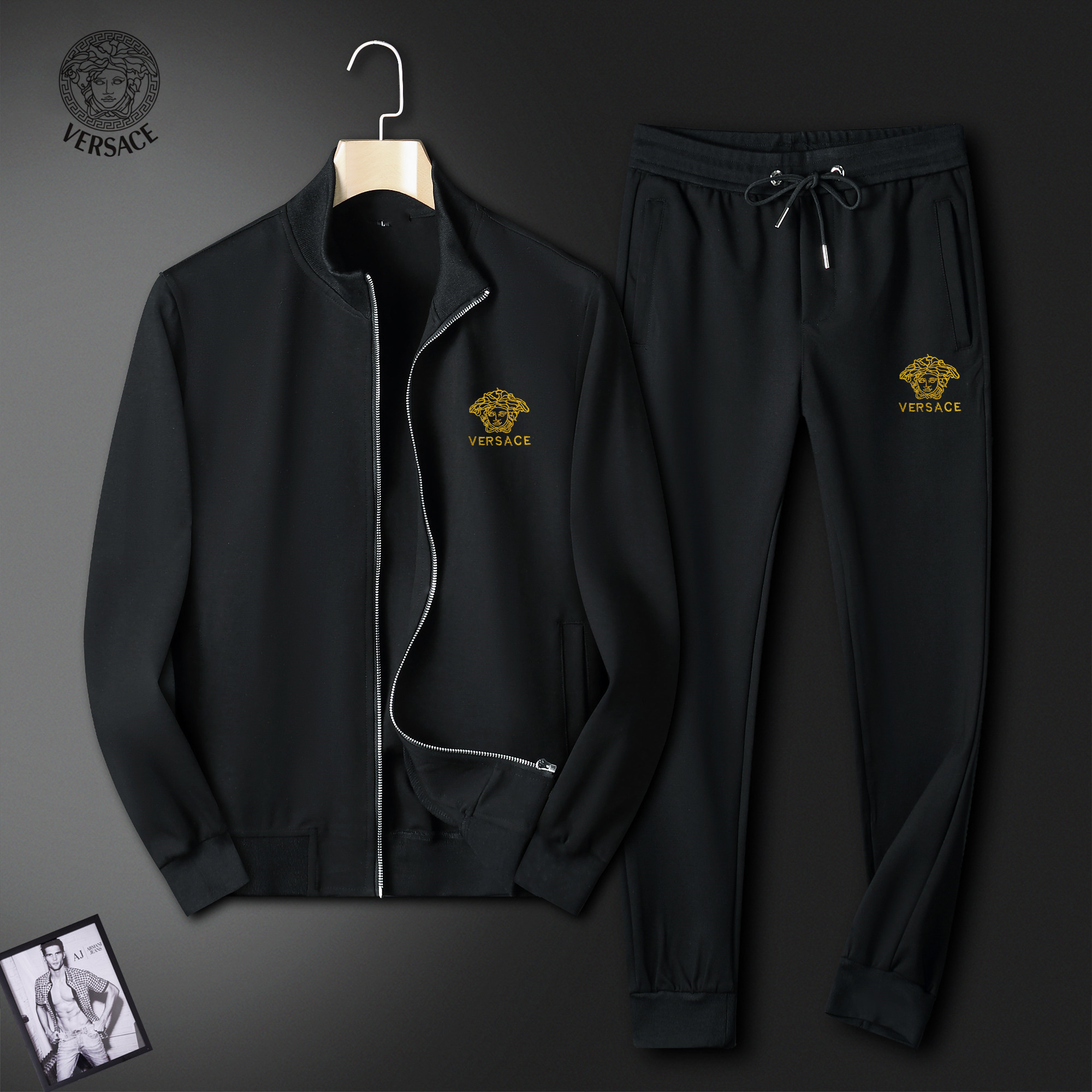 NO:601036,【Versace】New autumn and winter suits!  High-end custom fabrics!  Exclusive first launch of new products, official website synchronized with Milan catwalk models, real photos of top quality products (176 130 catties, wearing L) standard size!  The latest top official website original order, a new experience, three-dimensional tailoring of fabrics, new hardware accessories, delicate and soft feel, comfortable and breathable upper body, big-brand style, luxurious atmosphere, texture only imported from Italy, versatile style, easy to wear, meticulous workmanship, no pressure to get in and out. It is definitely worth buying one of these products!  Size M-4XL (can wear about 190 pounds),,versace,versace,alexander wang19860909【 Versace 范思哲】秋冬季新款套装！高端定制面料！独家首发新品 ,官网同步米兰走秀款 实物拍摄顶级好货（176 130斤穿L）标准码数！最新顶尖官网原单,全新体验 面料立体剪裁 全新五金配件、手感细腻柔软 上身舒适透气 大牌风范 奢华大气 进口意大利定制才有的质感 百搭款式 穿着不挑人 ,做工精细一丝不苟 ,出入无压力 绝对值得人手一件的好货！码数M-4XL（可穿190斤左右）,,versace,versace,alexander wang,Men's clothing