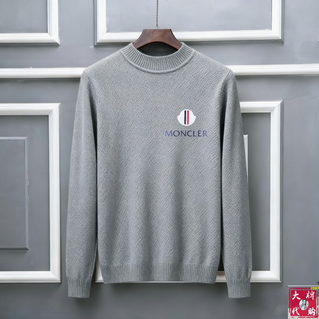 NO:609070,Moncler half turtleneck sweater, fine wool blended sweater. Part of the brand's high-end main line. Patented top blending. Use innovation to interpret conventional styles. The configuration of the fabric is subversive. The details are remarkable and the price is very high. The Meri wool yarn is of excellent quality. It feels super soft, delicate, soft, non-pilling and does not deform. The upper body is extremely skin-friendly and comfortable. It can be worn alone with a jacket.  Can also be worn alone. Sizes M-4XL, Moncler, jackets & coats, sweaters, alexander wang19860909Moncler/蒙口 半高领毛衣,精品羊毛混纺毛衫 隶属品牌高端主线 专利顶级混纺 以创新来阐释常规款式 面料的配置更是颠覆常往 细节可圈可点 性价比超高 美利羊毛纱线品质优良 手感超级柔软、细腻、柔软和不起球且不变形 上身极致亲肤舒适 可贴身单穿外搭外套 也可单外穿.码数M-4XL,,Moncler,jackets & coats,sweaters,alexander wang,Men's clothing