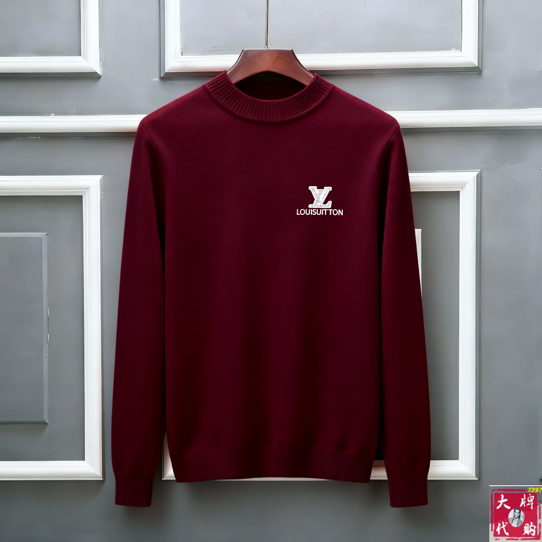 NO:609090,LV Louis Vuitton half turtleneck sweater, fine wool blended sweater, belongs to the brand's high-end main line. Patented top-level blending uses innovation to interpret conventional styles. The configuration of the fabric is subversive. The details are remarkable and the price is very high. Meri wool yarn is of excellent quality. It feels super soft, delicate, soft, non-pilling and does not deform. The upper body is extremely skin-friendly and comfortable. It can be worn as a close-fitting jacket or as an outer layer. Size M-4XL, Louis Vuitton  vuitton,louis vuitton,jackets & coats,sweaters,alexander wang19860909LV 路易威登 半高领毛衣,精品羊毛混纺毛衫 隶属品牌高端主线 专利顶级混纺 以创新来阐释常规款式 面料的配置更是颠覆常往 细节可圈可点 性价比超高 美利羊毛纱线品质优良 手感超级柔软、细腻、柔软和不起球且不变形 上身极致亲肤舒适 可贴身单穿外搭外套 也可单外穿.码数M-4XL,,louis vuitton,louis vuitton,jackets & coats,sweaters,alexander wang,Men's clothing