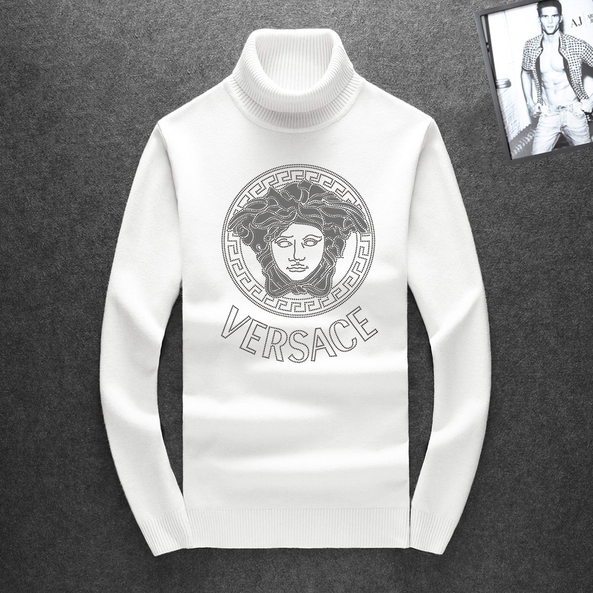 NO:622266,Versace's new autumn and winter men's sweater, super classic design. Simple without any unnecessary cumbersomeness. This style is an indispensable and versatile item for men in autumn and winter. Made of high-quality Australian wool, it is super comfortable to wear. The fabric is warm and textured, avant-garde and practical. Exquisite and perfect craftsmanship, the latest official website design, a classic in the fashionable leisure series, the mainstay!  M-4XL (can wear up to about 195 pounds),,versace,versace,sweaters,alexander wang19860909Versace 范思哲 秋冬季新款男装毛衣,超经典设计.简约没有任何多余累赘感.本款是男士秋冬不可缺少的一件百搭单品.采用澳洲优质羊毛制作而成,穿身上超级舒适,面料保暖有质感,前卫又实穿.精致完美工艺 最新官网设计 时尚休闲系列的经典之作 主打！M-4XL（最大可穿195斤左右）,,versace,versace,sweaters,alexander wang,Men's clothing