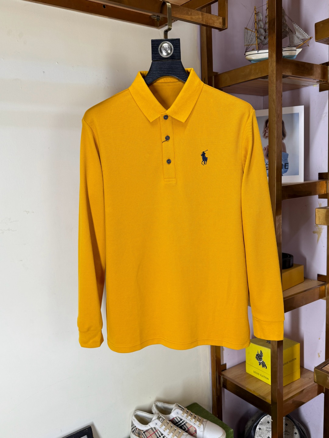 NO:622320,POLO Paul's new autumn and winter men's basic long-sleeved T-shirt bottoming shirt!  Trading company channels are rare, and it is made of double yarn pure cotton imported from customers. The fabric is thick and moderate, soft and dense, crisp and smooth. It has good breathability and moisture absorption next to the skin, which improves the comfort to 100%, which is a symbol of quality. The tailoring is a slim fit. It is very delicate, shows aura, and highlights the sophistication of business men. This is unique. It is just right for slim fit, and the upper body effect is very good.  Size M-3XL,,tees,t-shirt,alexander wang19860909POLO 保罗 秋冬新品男士基础款长袖T恤打底衫！贸易公司渠道稀出,选用客供进口双纱纯棉材质制成,面料厚实适中,质地柔软绵密、挺括垂顺,贴肤具有良好的透气吸湿性,将舒适度提升到百分百,品质的象征.版型剪裁属于修身款 非常精致,显气场,又会凸显商务男士的精致,这就是独到之处,恰到好处的修身,上身效果非常赞, 尺码M-3XL,,tees，t-shirt,alexander wang,Men's clothing