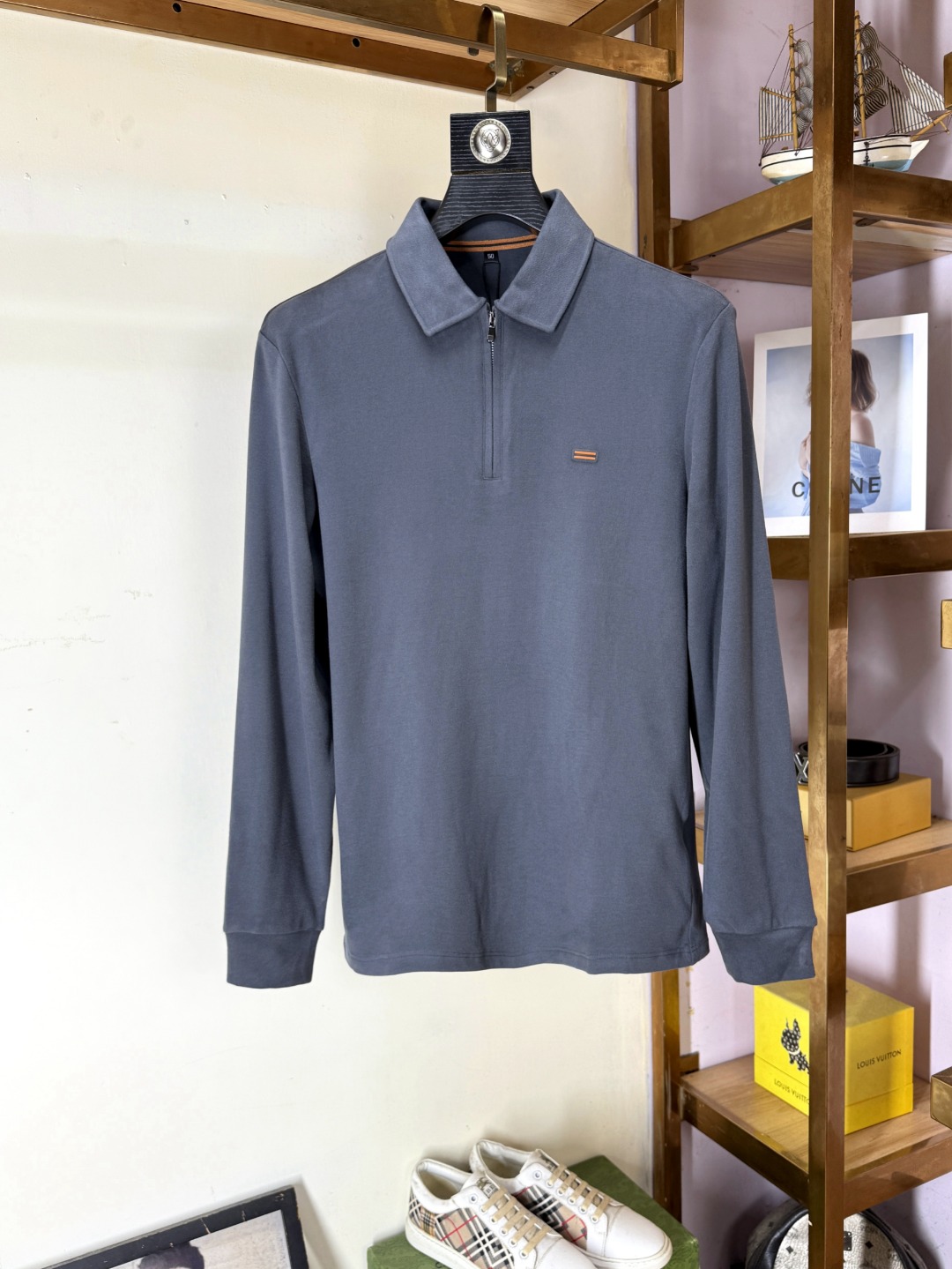 NO:622331,Zegna Zegna's new autumn and winter men's basic long-sleeved T-shirt base shirt!  Trading company channels are rare, and it is made of double yarn pure cotton imported from customers. The fabric is thick and moderate, soft and dense, crisp and smooth. It has good breathability and moisture absorption next to the skin, which improves the comfort to 100%, which is a symbol of quality. The tailoring is a slim fit. It is very delicate, shows aura, and highlights the sophistication of business men. This is unique. It is just right for slim fit, and the upper body effect is very good.  Size M-3XL,,zegna,tees,t-shirt,alexander wang19860909zegna 杰尼亚 秋冬新品男士基础款长袖T恤打底衫！贸易公司渠道稀出,选用客供进口双纱纯棉材质制成,面料厚实适中,质地柔软绵密、挺括垂顺,贴肤具有良好的透气吸湿性,将舒适度提升到百分百,品质的象征.版型剪裁属于修身款 非常精致,显气场,又会凸显商务男士的精致,这就是独到之处,恰到好处的修身,上身效果非常赞, 尺码M-3XL,,zegna,tees，t-shirt,alexander wang,Men's clothing