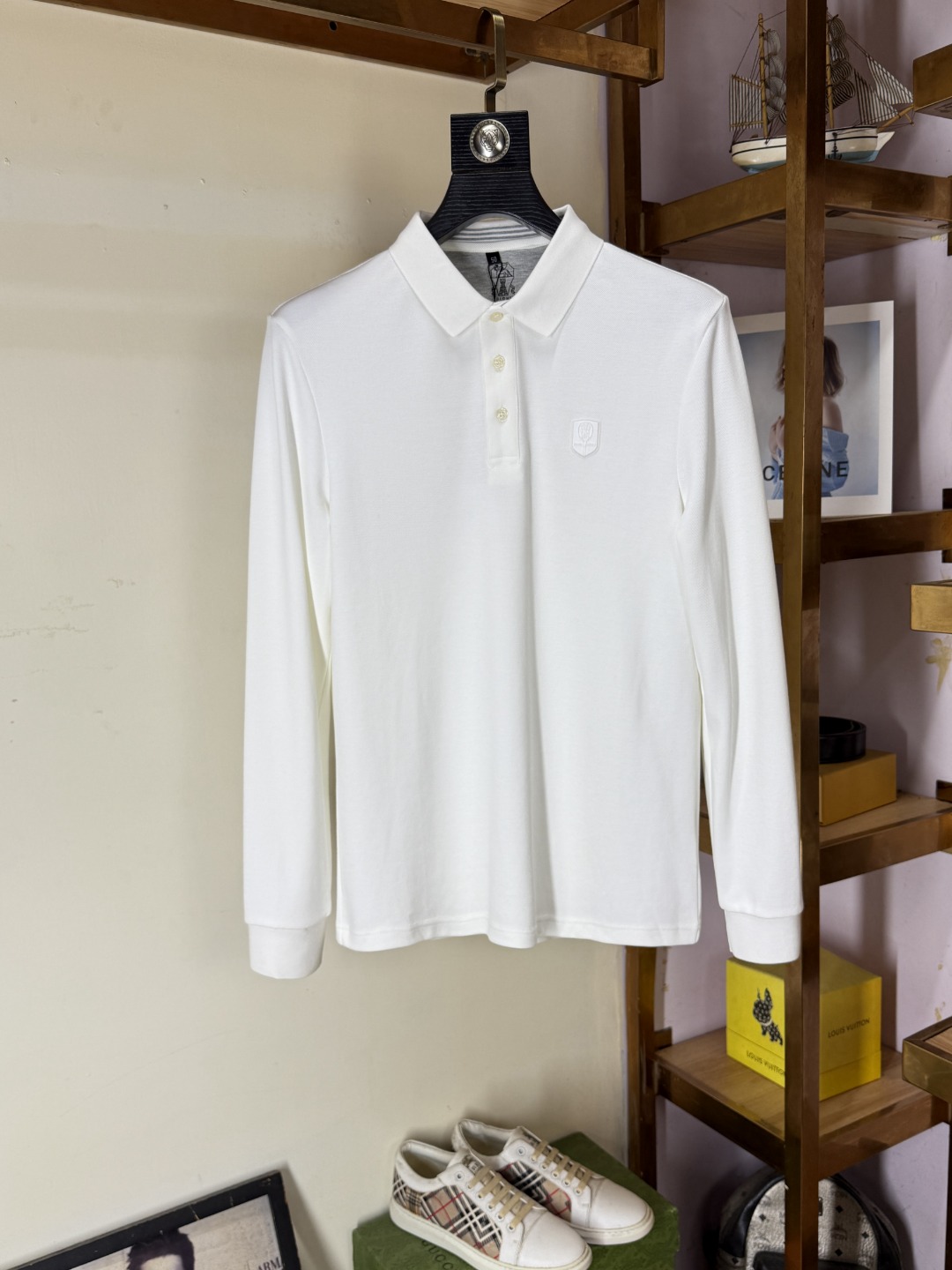 NO:622336,BC's new fall and winter men's basic long-sleeved T-shirt base layer!  Trading company channels are rare, and it is made of imported double yarn pure cotton material. The fabric is moderately thick, soft and dense, crisp and smooth. It has good breathability and moisture absorption next to the skin, which improves the comfort to 100%, which is a symbol of quality. The tailoring is a slim fit. It is very delicate, shows aura, and highlights the sophistication of business men. This is unique. It is just right for slim fit, and the upper body effect is very good.  Size M-3XL,,tees,t-shirt,alexander wang19860909BC 秋冬新品男士基础款长袖T恤打底衫！贸易公司渠道稀出,选用客供进口双纱纯棉材质制成,面料厚实适中,质地柔软绵密、挺括垂顺,贴肤具有良好的透气吸湿性,将舒适度提升到百分百,品质的象征.版型剪裁属于修身款 非常精致,显气场,又会凸显商务男士的精致,这就是独到之处,恰到好处的修身,上身效果非常赞, 尺码M-3XL,,tees，t-shirt,alexander wang,Men's clothing