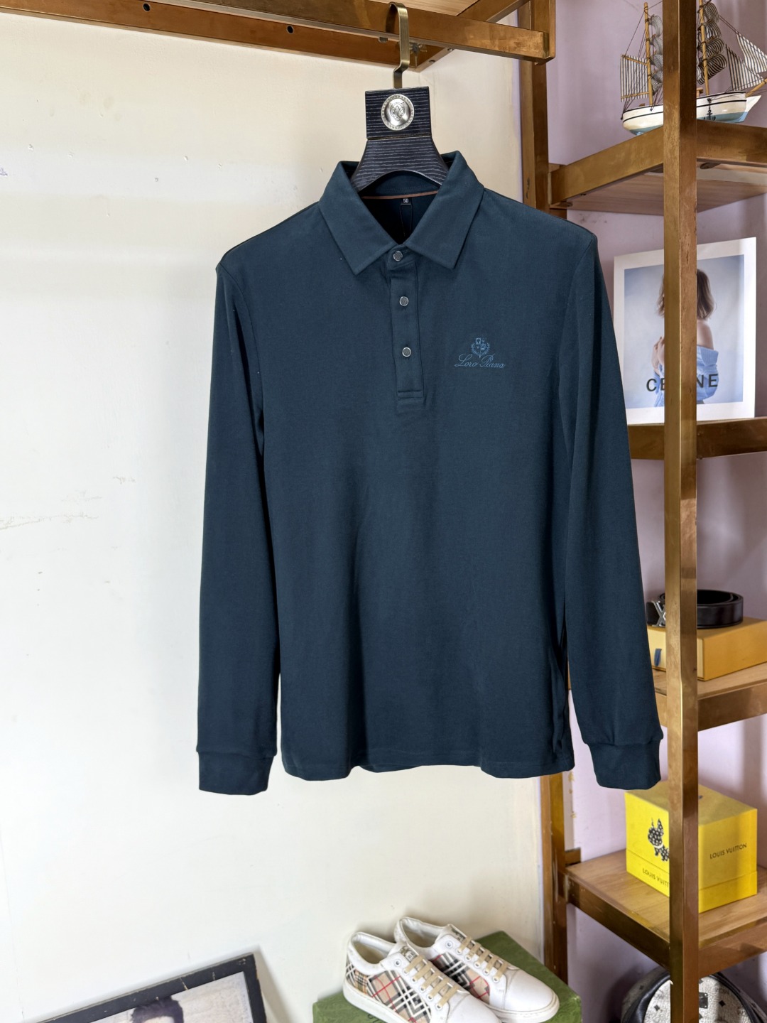 NO:622342,LP Nuoyoupanya's new autumn and winter men's basic long-sleeved T-shirt bottoming shirt!  The trading company has few channels, and it is made of double yarn pure cotton imported from customers. The fabric is thick and moderate, the texture is soft and dense, crisp and smooth, and has good breathability and moisture absorption next to the skin, which improves the comfort to 100%, which is a symbol of quality. The tailoring is a slim fit. It is very delicate, shows aura, and highlights the sophistication of business men. This is unique, just the right fit, and the upper body effect is very good. Size M-3XL, loro  piana,tees,t-shirt,alexander wang19860909LP 诺悠翩雅 秋冬新品男士基础款长袖T恤打底衫！贸易公司渠道稀出,选用客供进口双纱纯棉材质制成,面料厚实适中,质地柔软绵密、挺括垂顺,贴肤具有良好的透气吸湿性,将舒适度提升到百分百,品质的象征.版型剪裁属于修身款 非常精致,显气场,又会凸显商务男士的精致,这就是独到之处,恰到好处的修身,上身效果非常赞, 尺码M-3XL,,loro piana,tees，t-shirt,alexander wang,Men's clothing