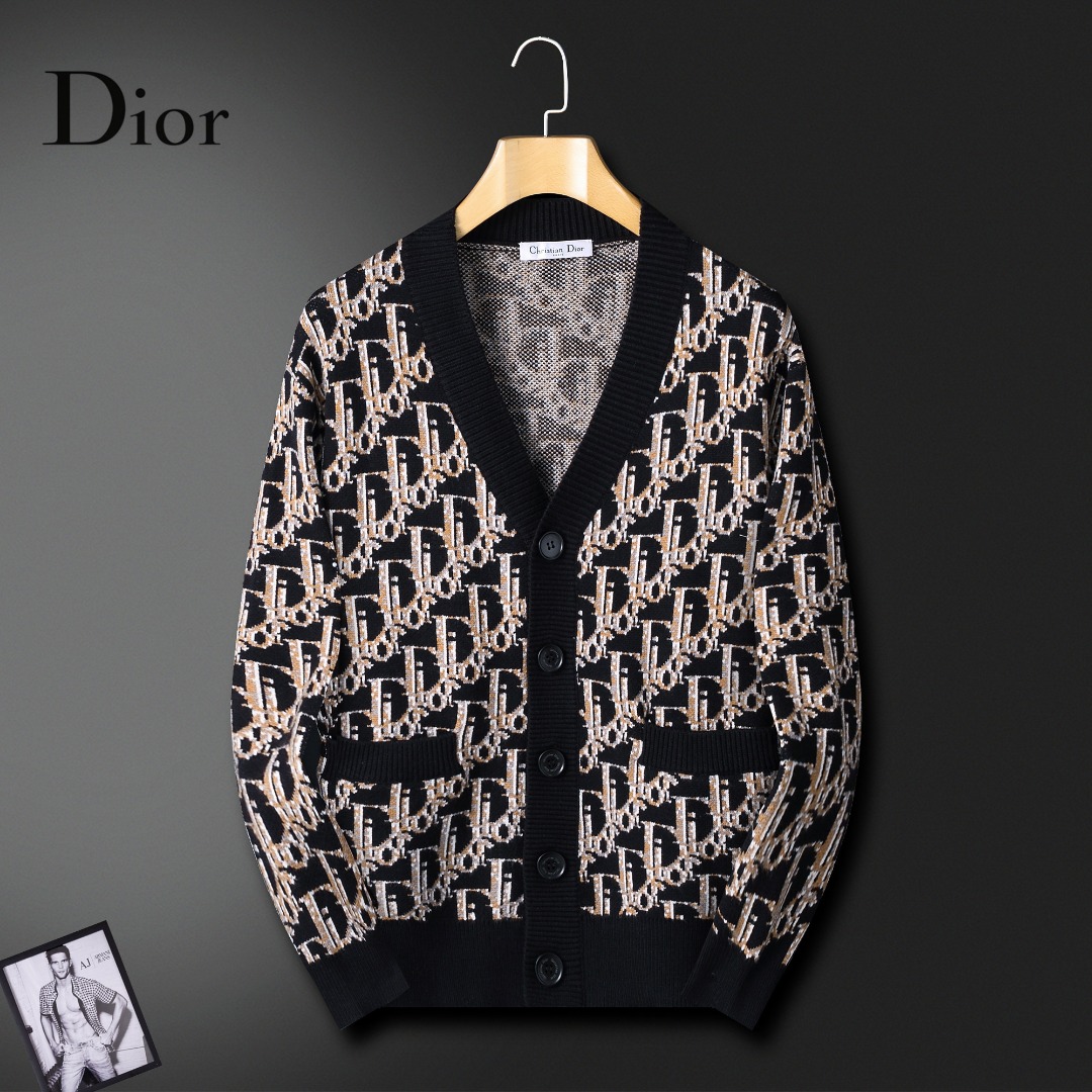NO:644928,DIOR Dior 2025 new fashion cardigan sweater, high version, wool blend material, skin-friendly, not stuck, no pilling, soft to the touch, super comfortable, fashionable and personalized, super versatile and good-looking V-neck sweater, very suitable for both men and women, a must-have, size M-3XL (five sizes),, dior, dior, sweaters, alexander wang19860909DIOR 迪奥 2025新款时尚开衫毛衣 高版本高版本 羊毛混纺材质,亲肤不扎身,不起球、 手感很柔软、超级舒服 时尚又个性 超级百搭好看的V领毛衣 男女都非常合适 人手必备款 码数M-3XL（五个尺码）,,dior,dior,sweaters,alexander wang,Men's clothing
