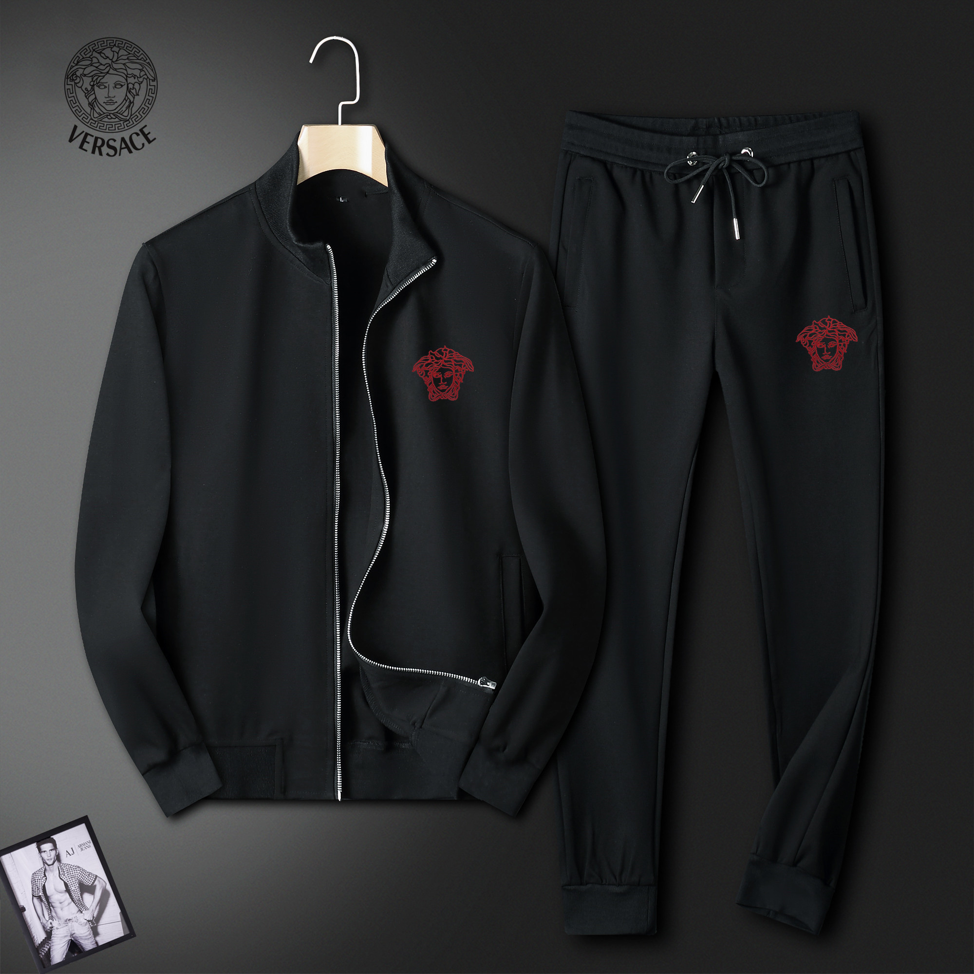 NO:648646,【Versace】New autumn and winter suits!  High-end custom fabrics!  Exclusive first launch of new products, official website synchronized with Milan catwalk models, real photos of top quality products (176 130 catties, wearing L) standard size!  The latest top official website original order, a new experience, three-dimensional tailoring of fabrics, new hardware accessories, delicate and soft feel, comfortable and breathable upper body, big-brand style, luxurious atmosphere, texture only imported from Italy, versatile style, easy to wear, meticulous workmanship, no pressure to get in and out. It is definitely worth buying one of these products!  Size M-4XL (can wear about 190 pounds),,versace,versace,alexander wang19860909【Versace 范思哲】秋冬季新款套装！高端定制面料！独家首发新品 ,官网同步米兰走秀款 实物拍摄顶级好货（176 130斤穿L）标准码数！最新顶尖官网原单,全新体验 面料立体剪裁 全新五金配件、手感细腻柔软 上身舒适透气 大牌风范 奢华大气 进口意大利定制才有的质感 百搭款式 穿着不挑人 ,做工精细一丝不苟 ,出入无压力 绝对值得人手一件的好货！码数M-4XL（可穿190斤左右）,,versace,versace,alexander wang,Men's clothing