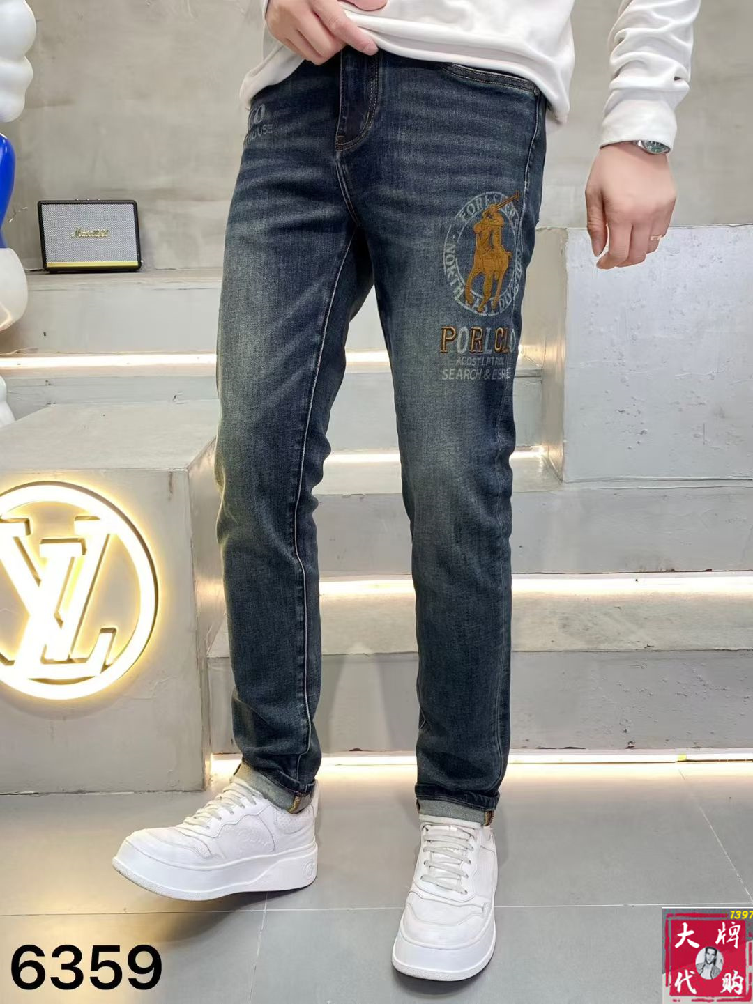 NO:648631,POLO Paul men's jeans original factory original fabric original wash water!  Imported original washed elastic fabric, complicated handicraft superposition, any washing process will turn into a completely different color effect if you stay for a few seconds longer, so it is more precious, especially durable and taste-resistant... Use the best elastic texture of tannin, genuine leather labels, high-end metal accessories... to create a unique and original jeans style!  Original hardware accessories, super correct fit, comfortable and breathable, extremely high grade, counter quality, handsome upper body. Size 29-38,,jeans,alexander wang19860909POLO 保罗 男士牛仔裤原厂原布原洗水！进口原版水洗弹力面料,复杂的手工艺叠加,任何一个洗水环节多停留几秒都会变成完全不一样的颜色效果,所以越加珍贵,特别持久、耐味…… 选用上乘的丹宁弹力质感,真皮皮牌、高定的金属辅料……打造出独特及原创的牛仔裤款型！原版五金辅料,版型超正,舒适透气,档次极高,专柜品质,上身帅气十足.码数29-38,,jeans,alexander wang,Men's clothing